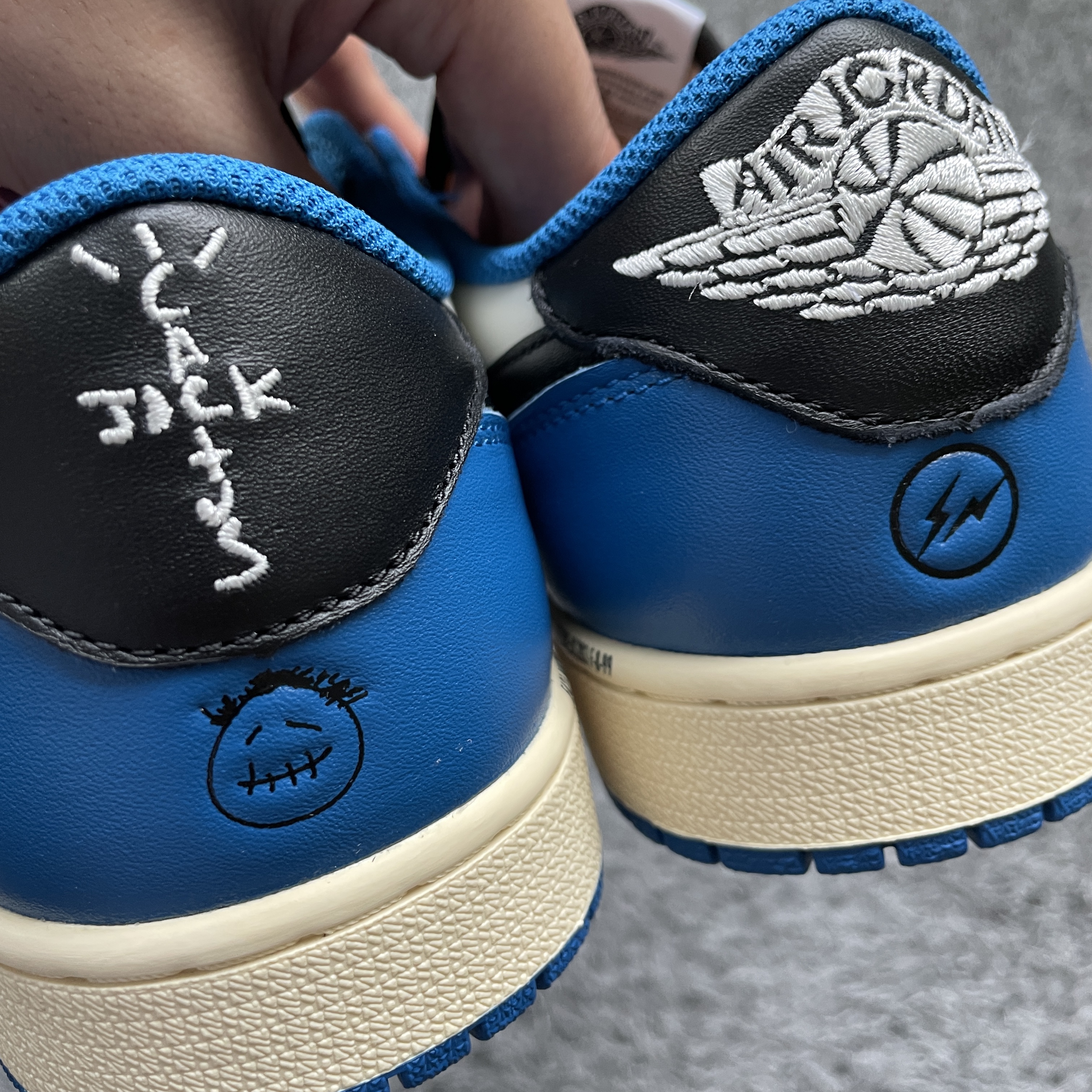 Jordan 1 x Travis Scott x Fragment Retro Low OG SP Military Blue, Jordan 1 Retro High OG Defiant SB LA to Chicago 착용 스타일 - 2