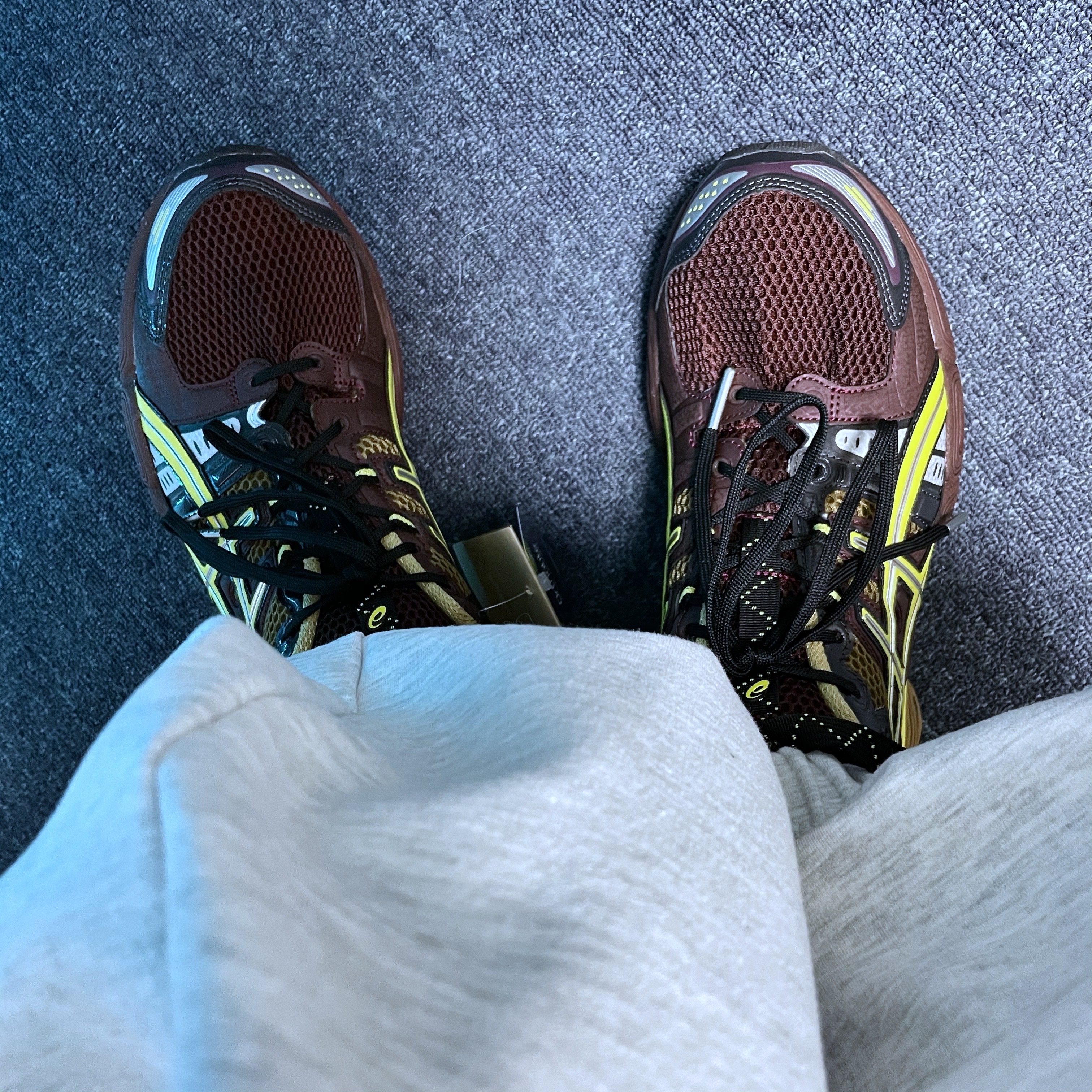 Asics UB3-S Gel-Nimbus 9 Rum Rasin 착용 스타일