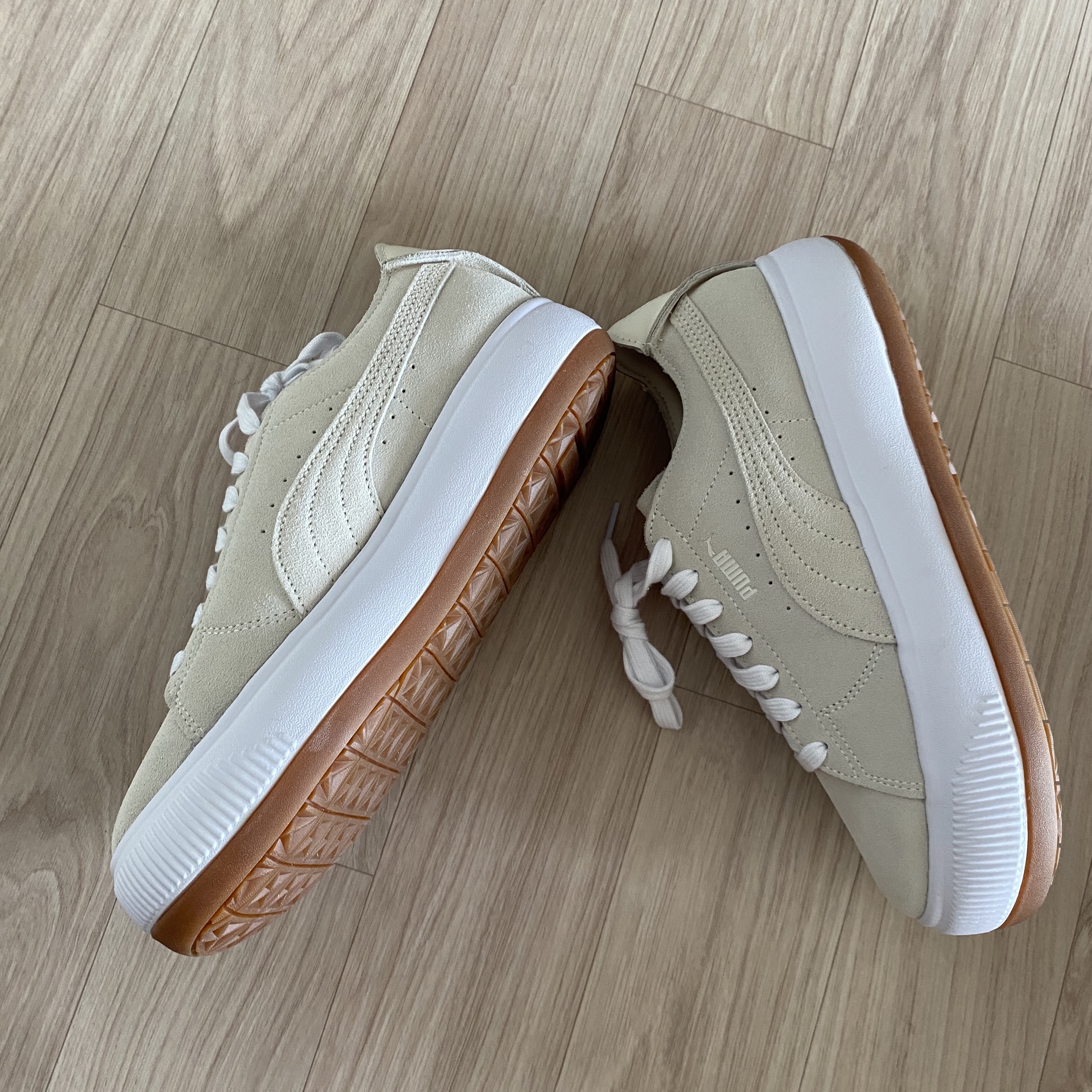 Puma x AMI Suede Mayu Deconstruct Pristine 착용 스타일 - 2