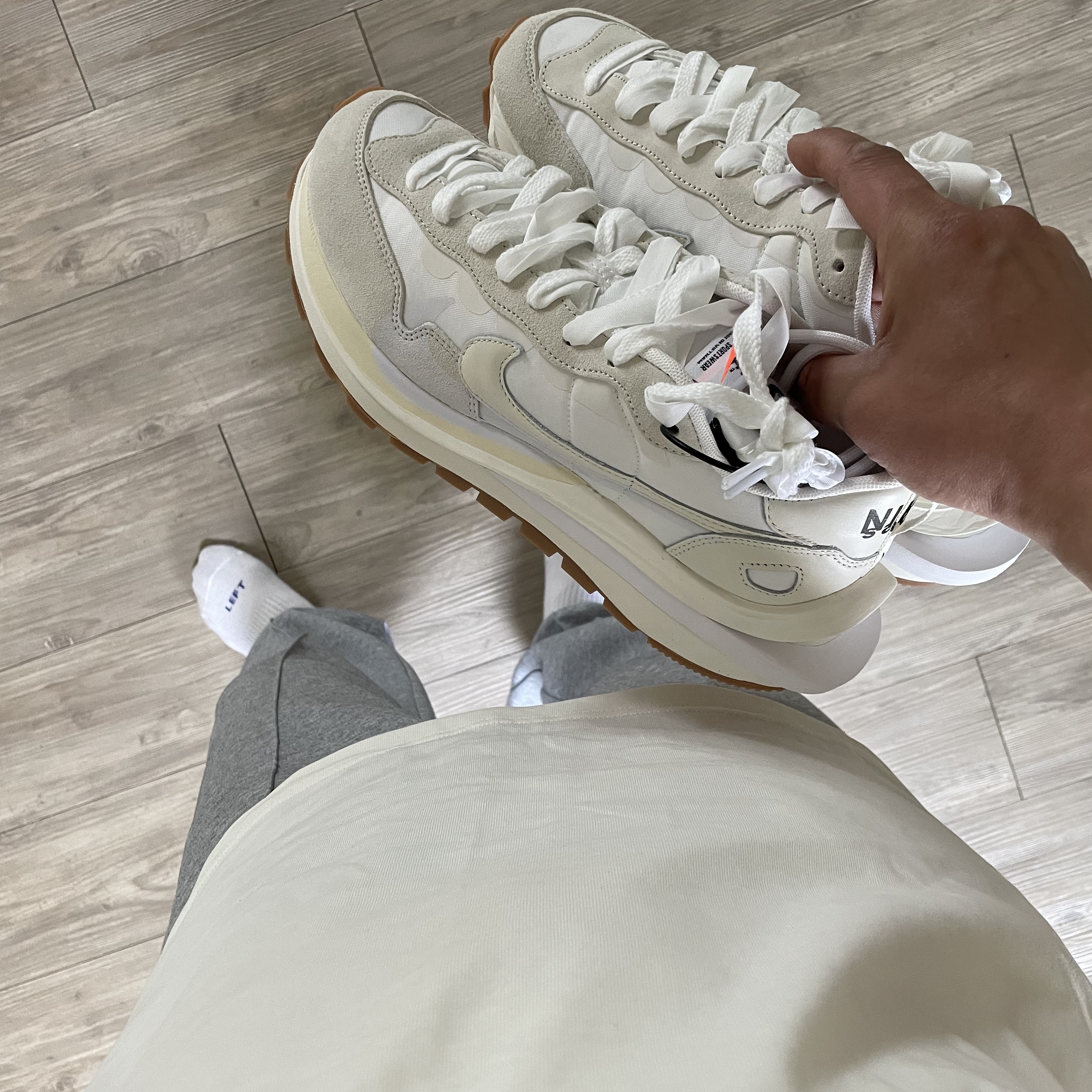 Jordan 1 Retro High OG Heritage, Nike x Travis Scott Air Force 1 Low Cactus Jack 착용 스타일 - 5