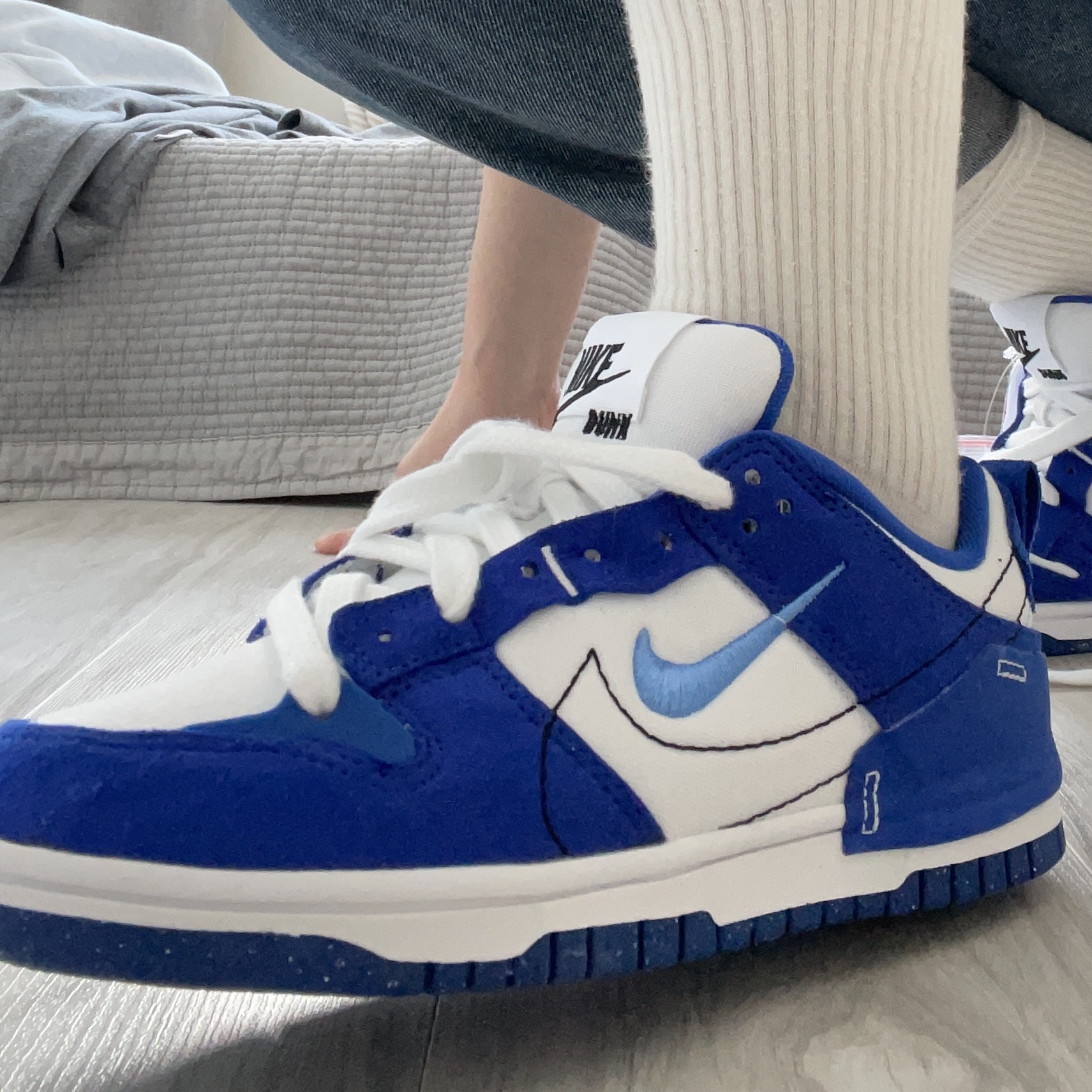 (W) Nike Dunk Low Disrupt 2 White and University Blue 착용 스타일 - 2