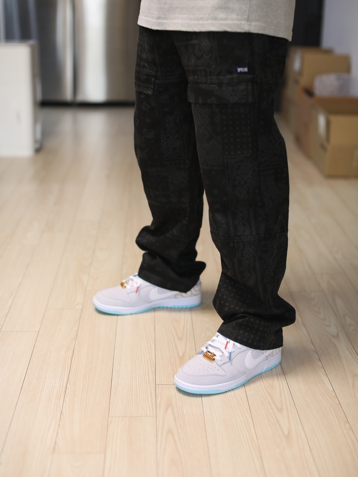 Nike Dunk Low Retro SE Barber Shop Grey 착용 스타일 - 2