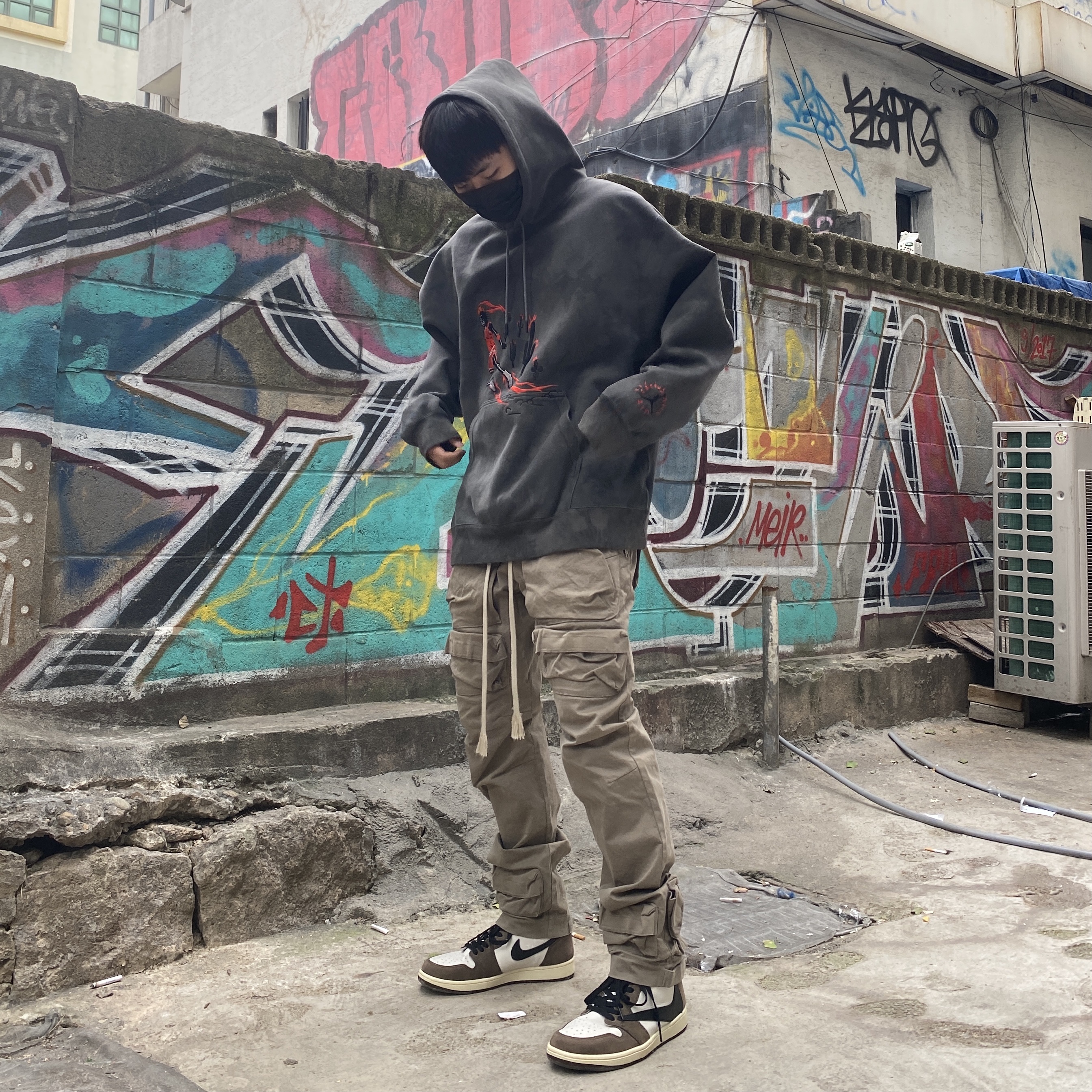 Jordan x Travis Scott Washed Suede Hoodie Grey, Jordan 1 x Travis Scott Retro High OG SP Mocha 착용 스타일