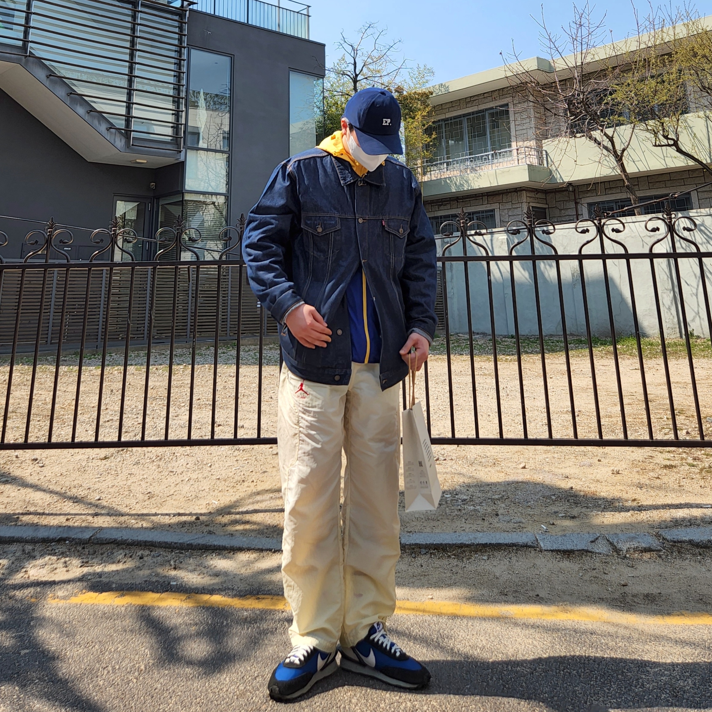 Nike x Undercover Daybreak Blue Jay, Jordan x Off-White Woven Pants Sail - Asia 착용 스타일