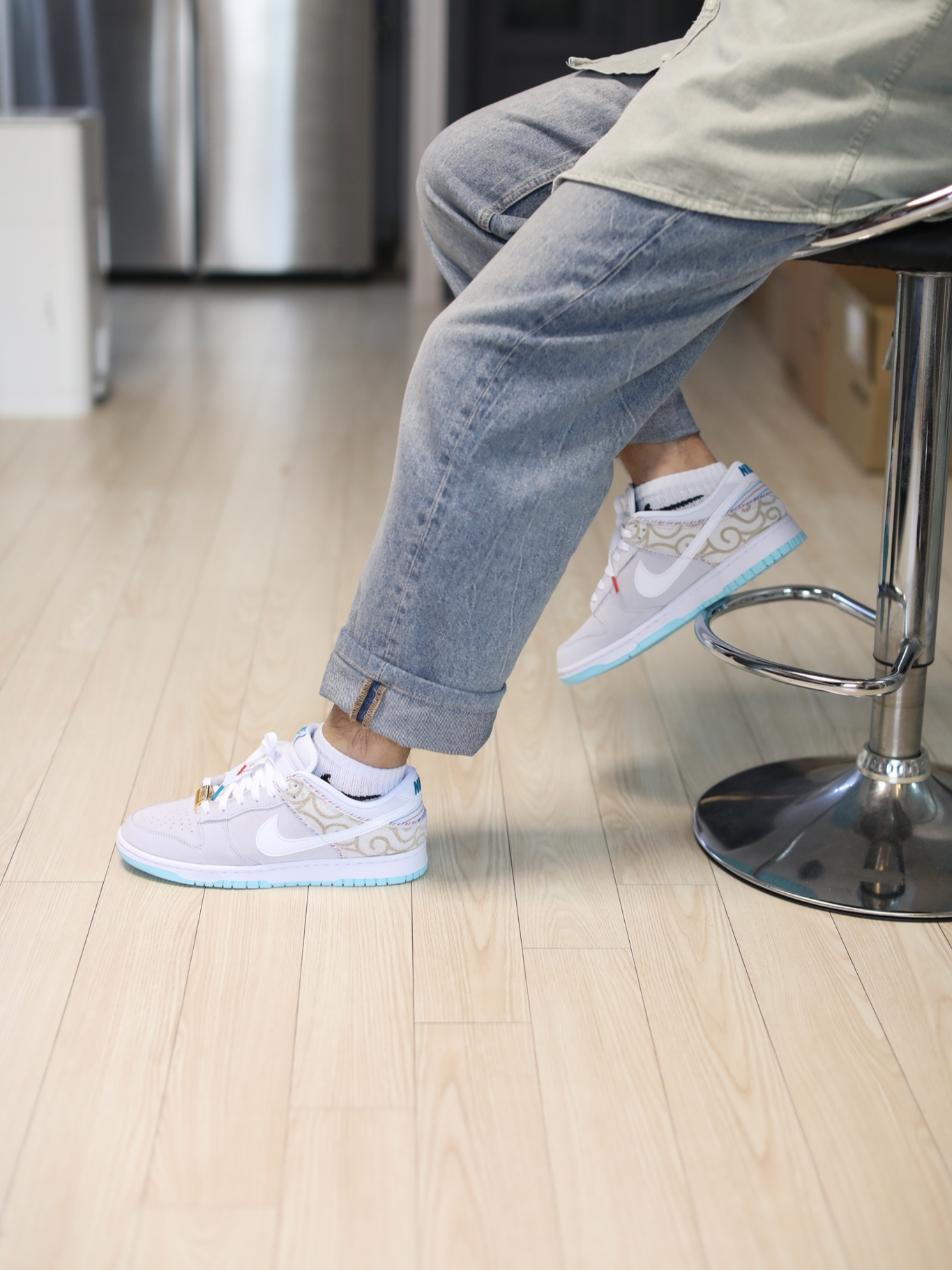 Nike Dunk Low Retro SE Barber Shop Grey 착용 스타일 - 2