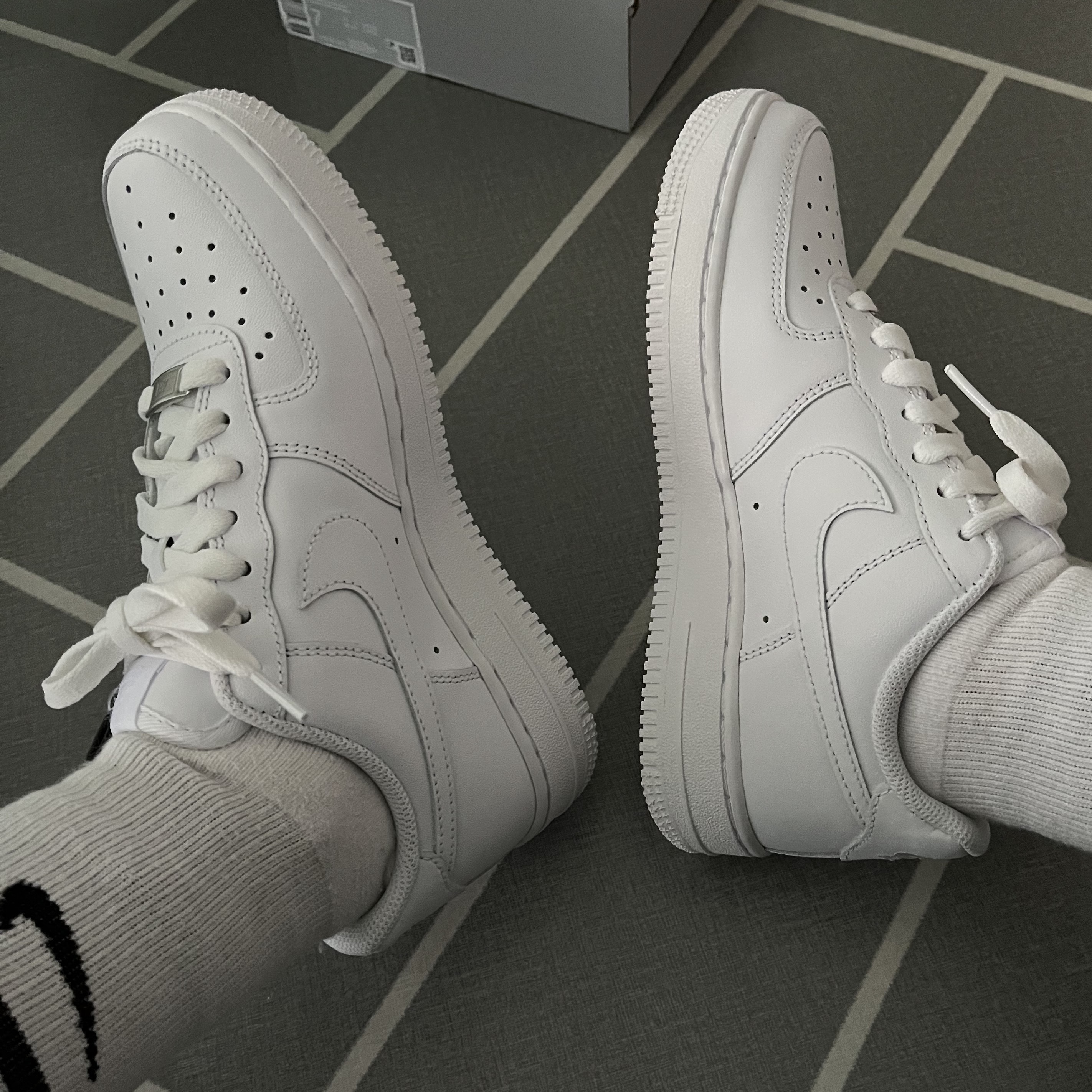 (W) Nike Air Force 1 '07 Low White 착용 스타일