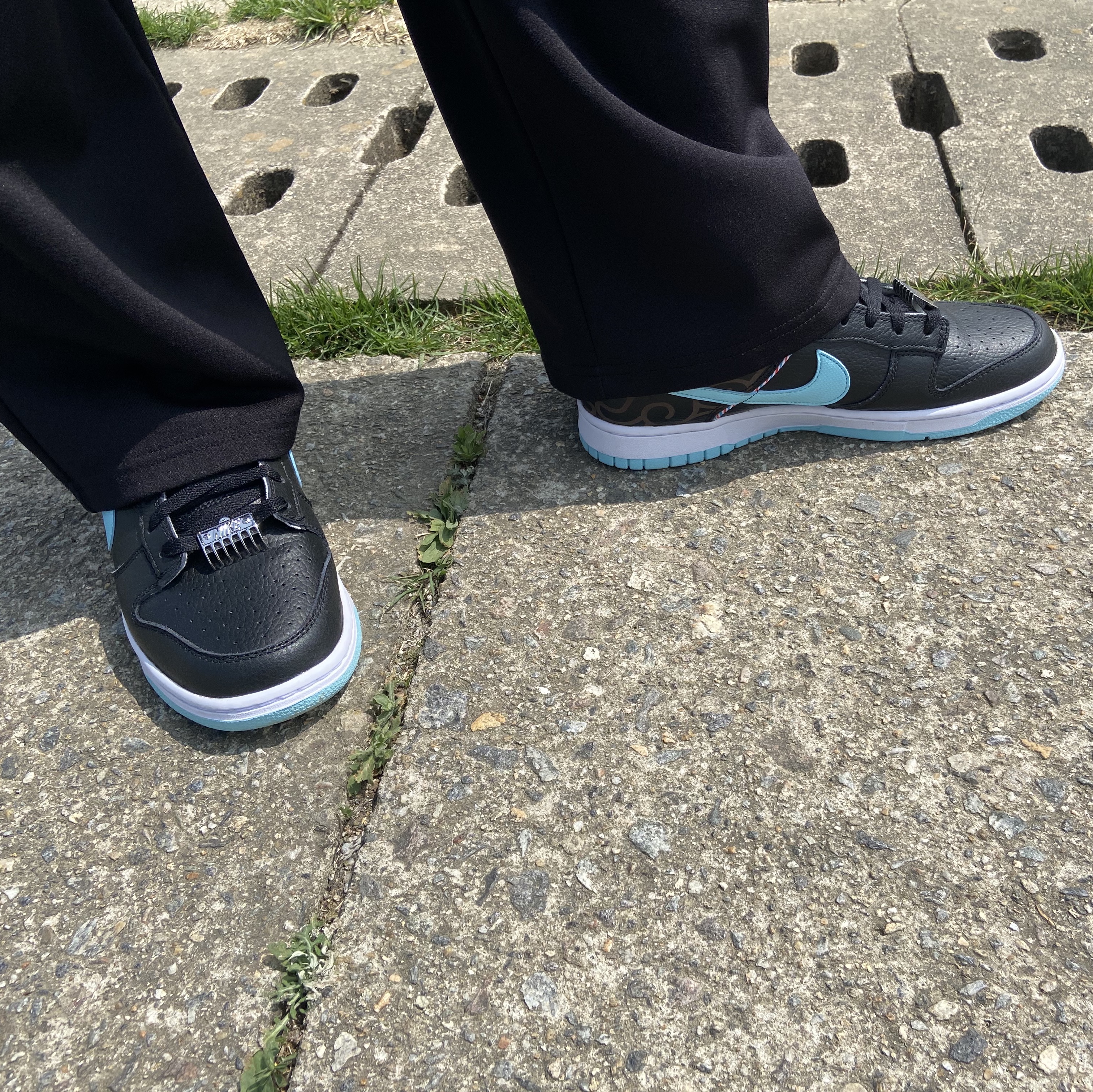 Nike Dunk Low Retro SE Barber Shop Black 착용 스타일