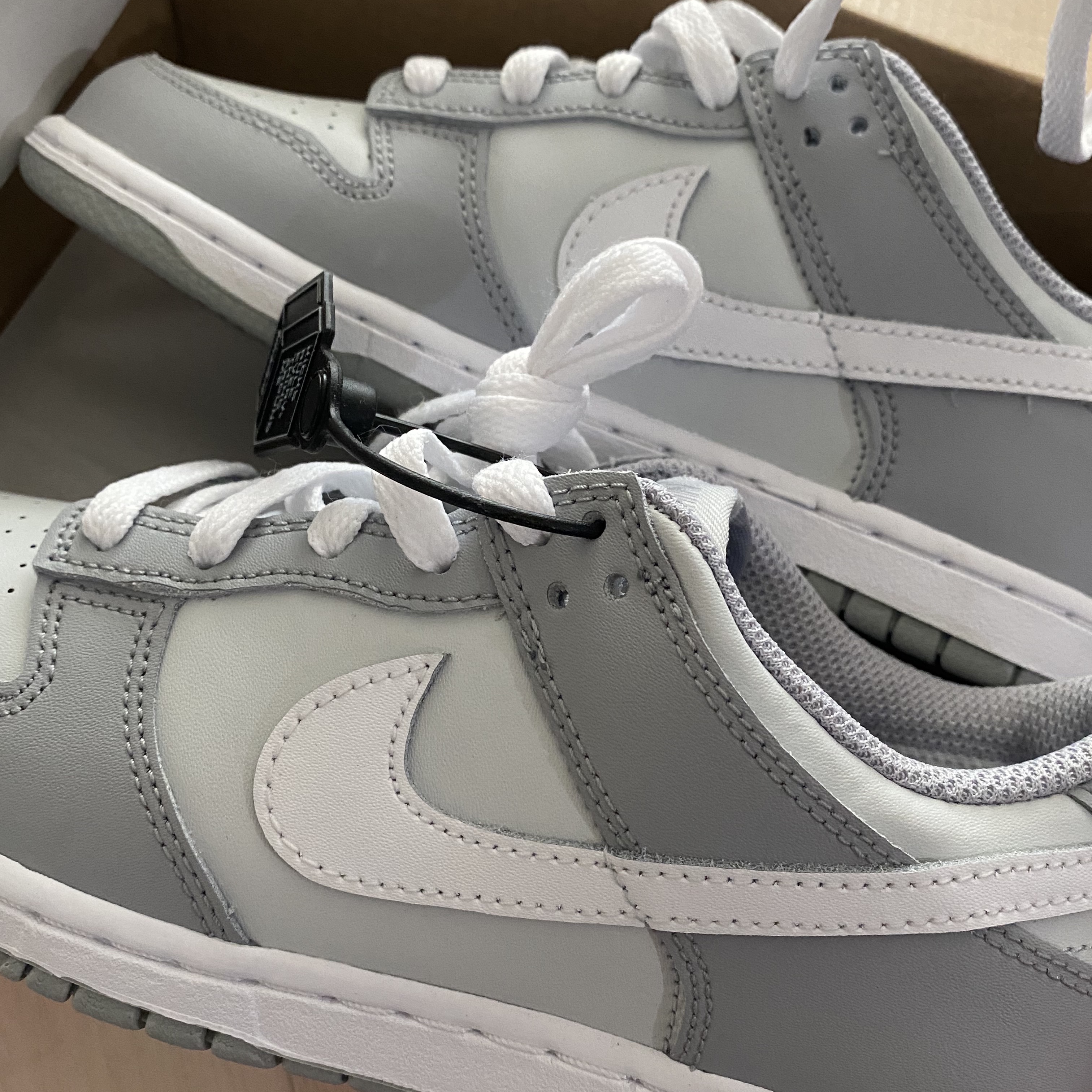 Nike Dunk Low Retro Wolf Grey, (GS) Nike Dunk Low Wolf Grey 착용 스타일 - 1