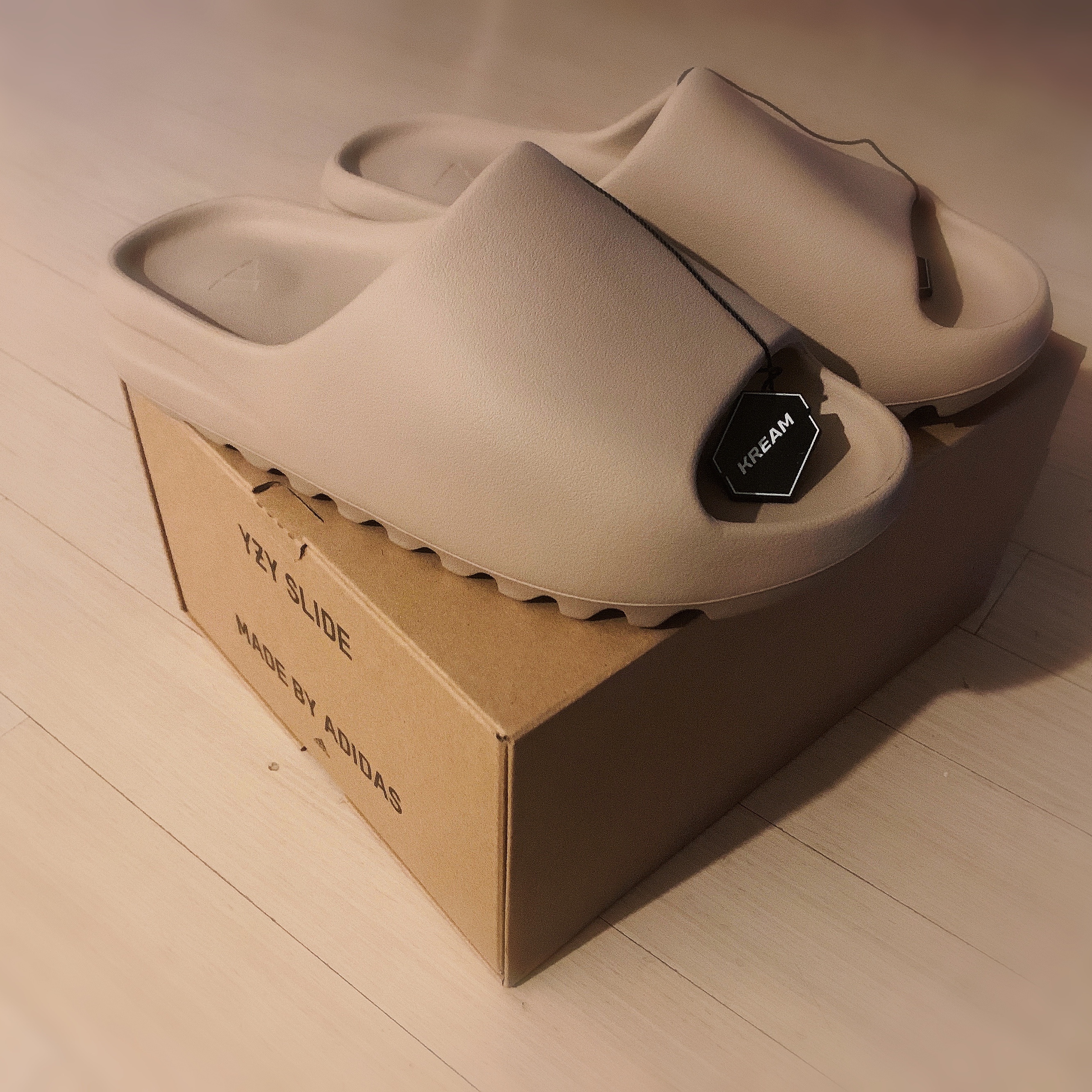 Adidas Yeezy Slide Pure - Re-Release Ver. 착용 스타일