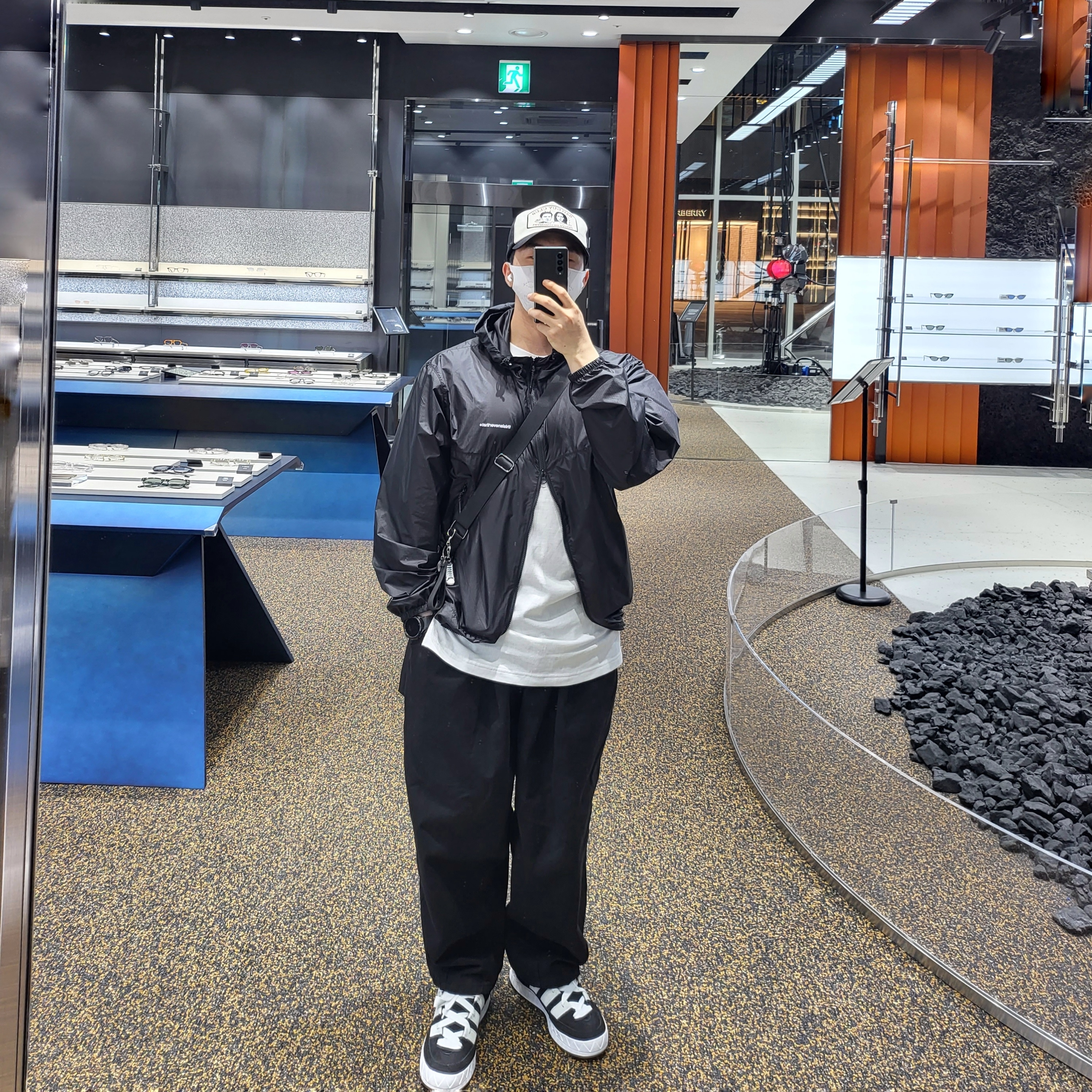 Adidas Adimatic Core Black 착용 스타일