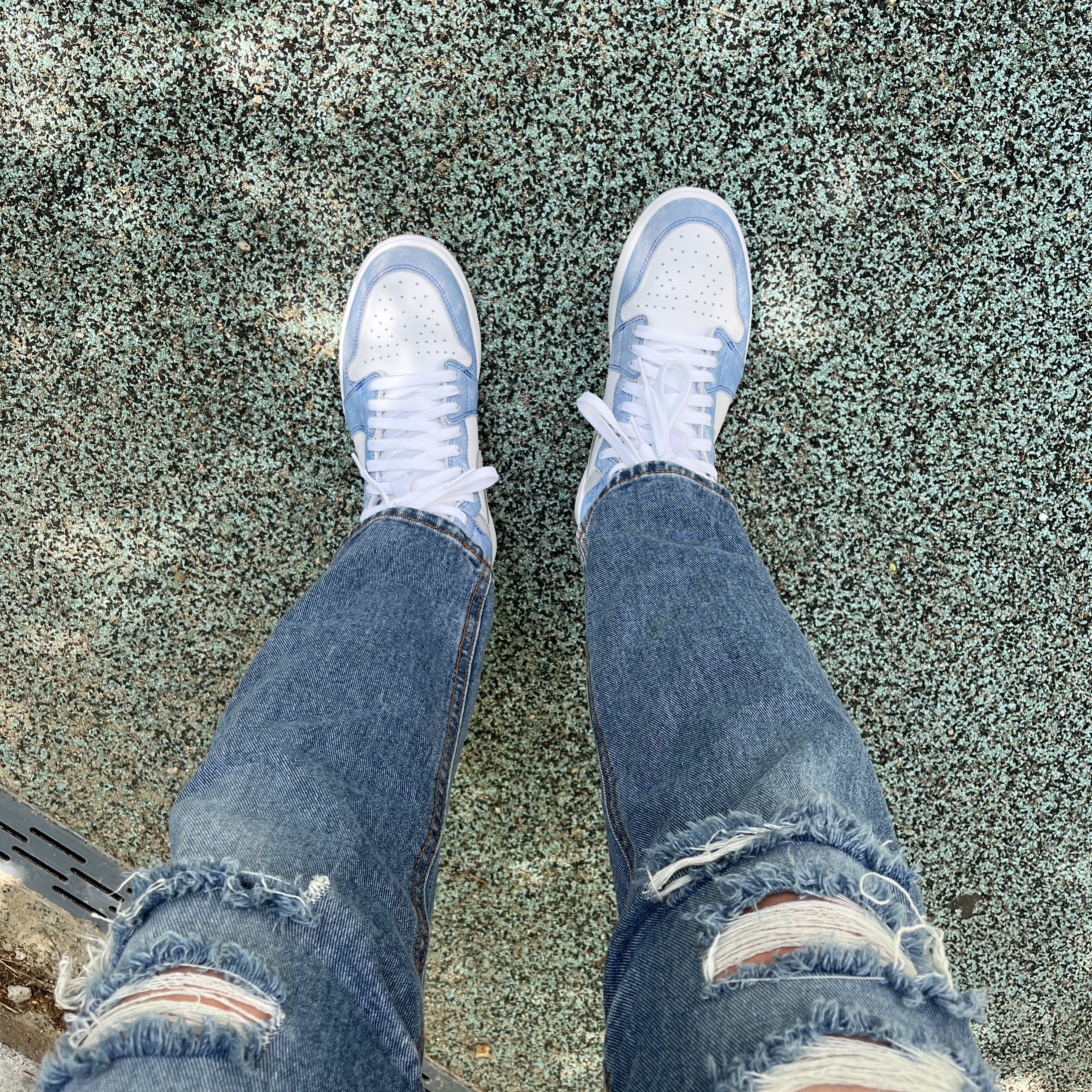 Jordan 1 Retro High OG Hyper Royal 착용 스타일