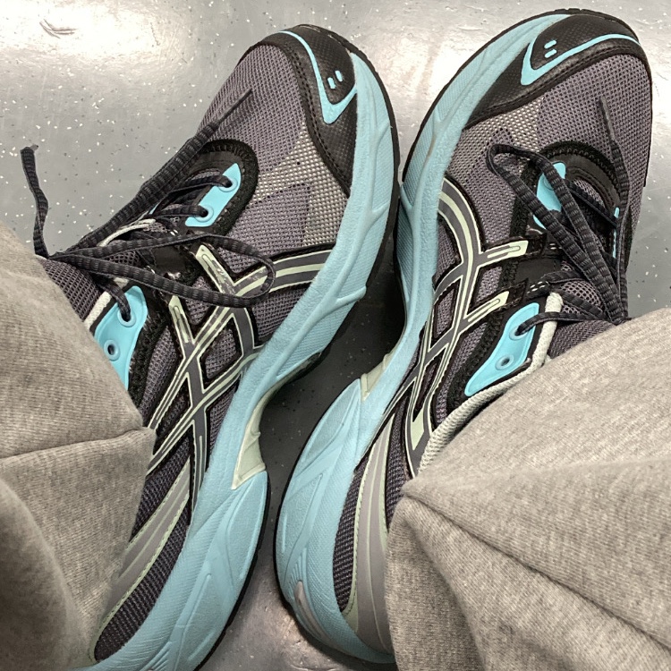 Asics UB2-S Gel-1130 Metropolis Lichen Rock 착용 스타일 - 2