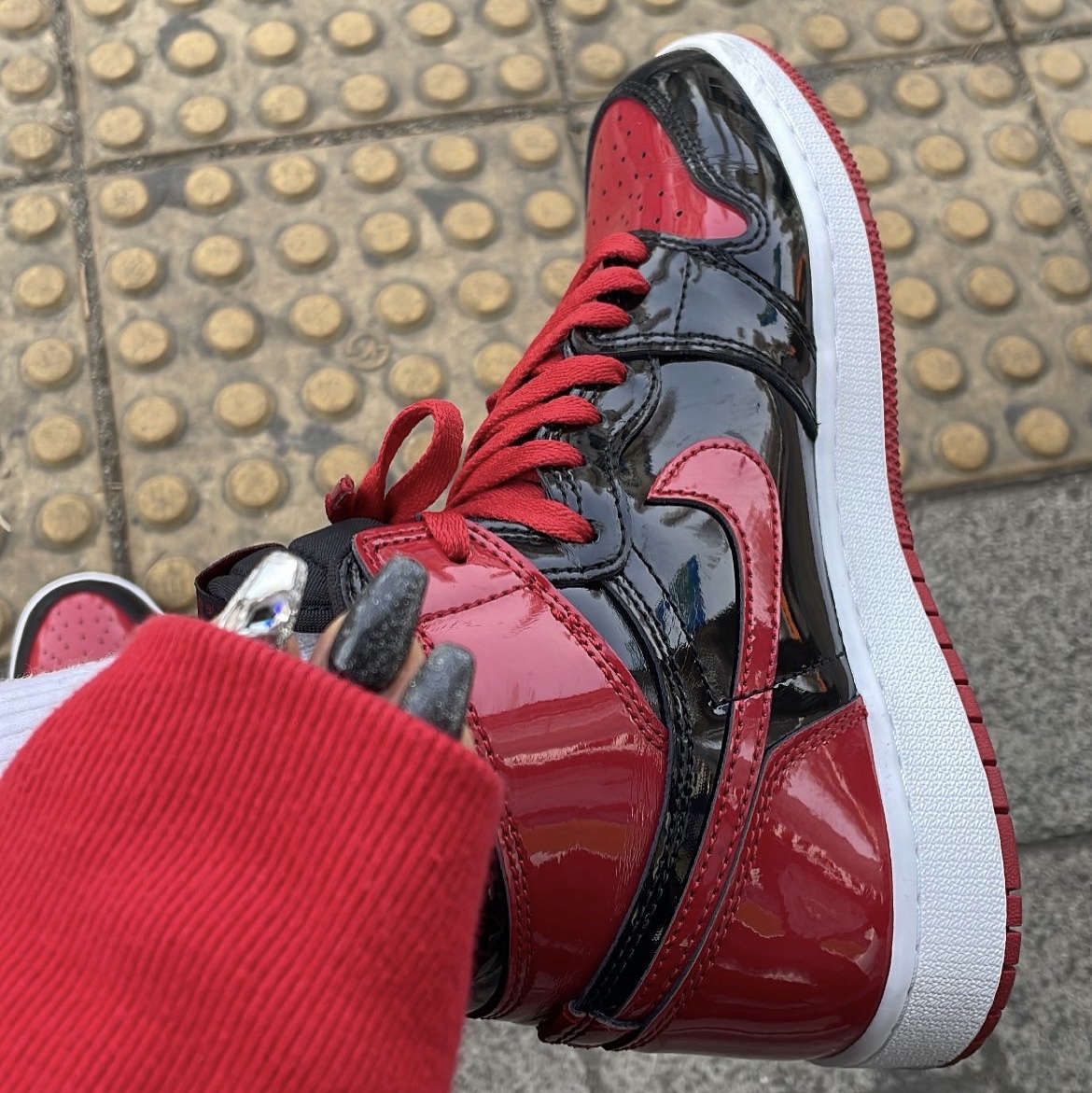 Jordan 1 Retro High OG Patent Bred 착용 스타일