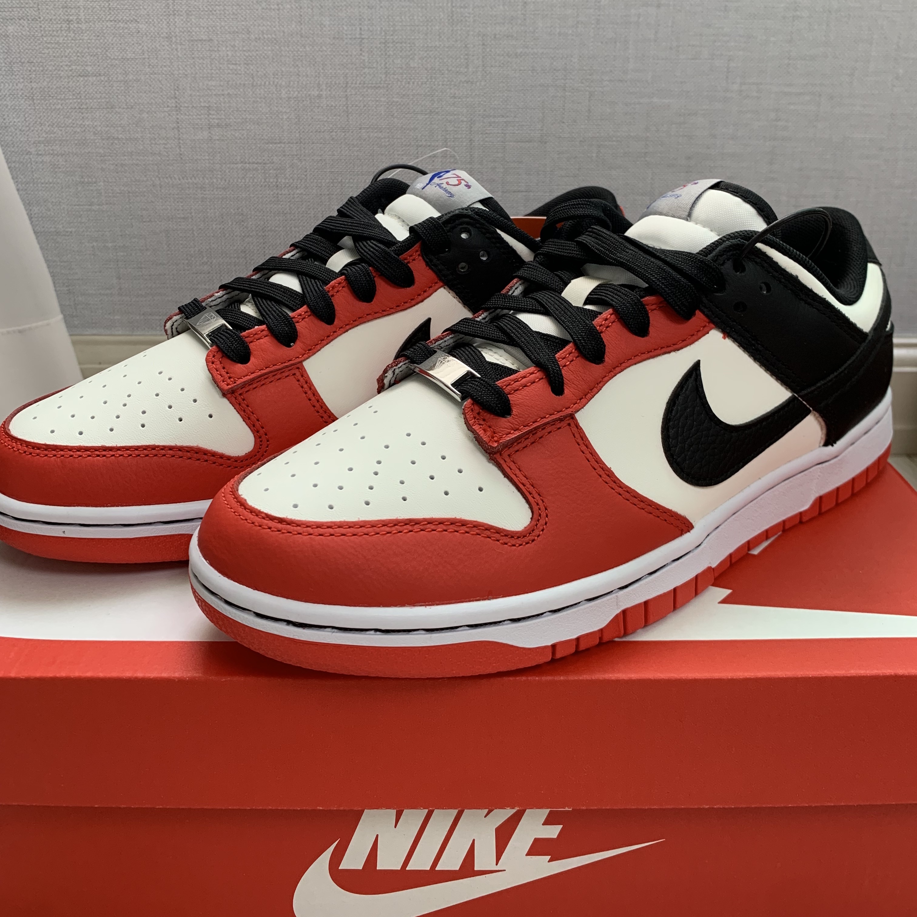 Nike x NBA Dunk Low Retro EMB Black and Chile Red 착용 스타일