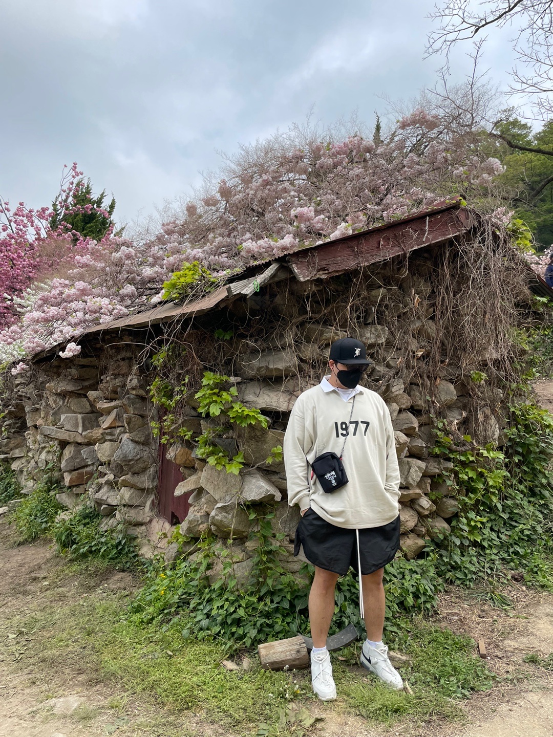 Nike x Fear of God Air Fear of God Raid Light Bone, Essentials 1977 Rugby Long Sleeve Polo Wheat - 22SS 착용 스타일 - 1