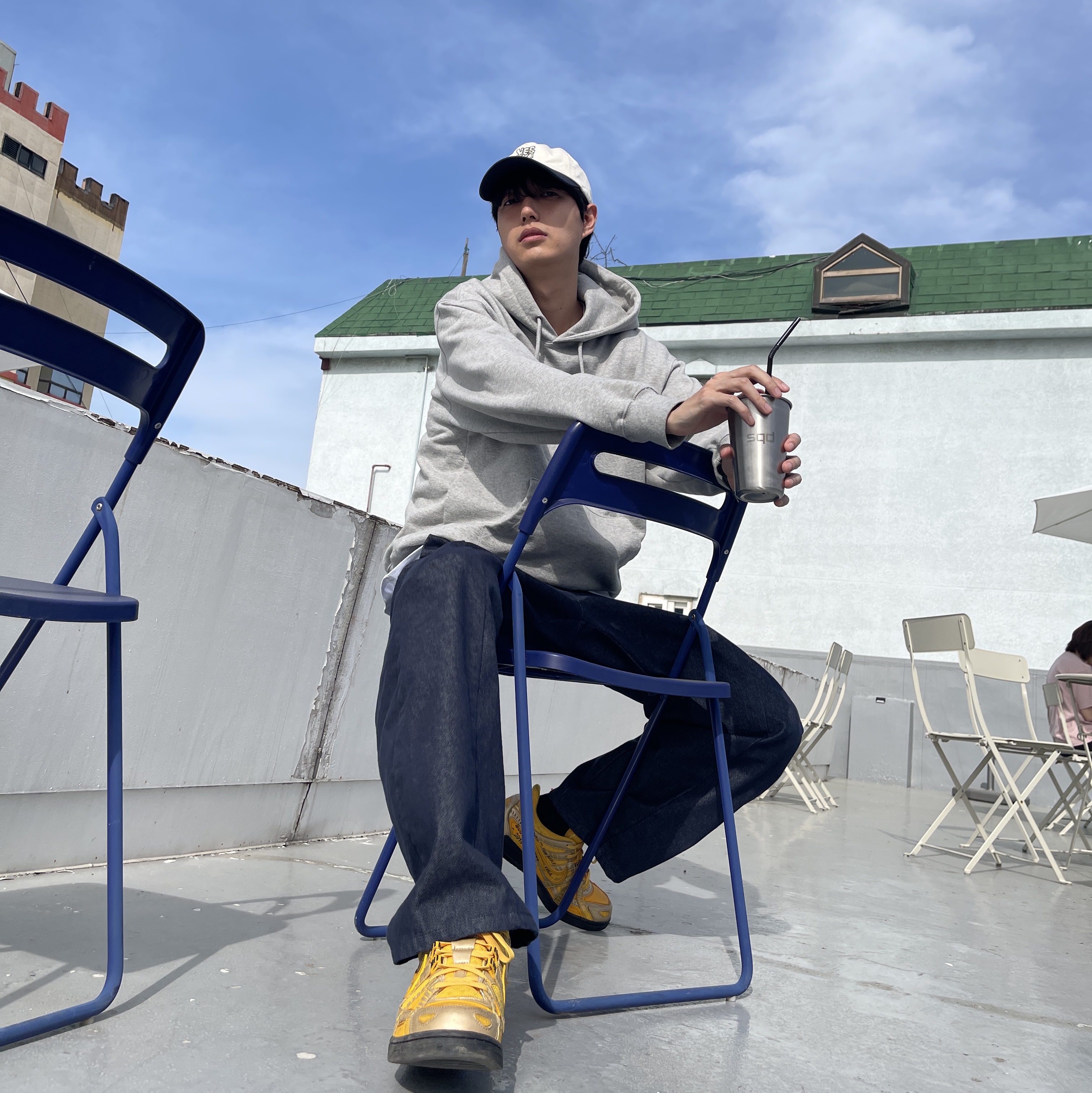 Nike x Off-White Air Rubber Dunk University Gold 착용 스타일