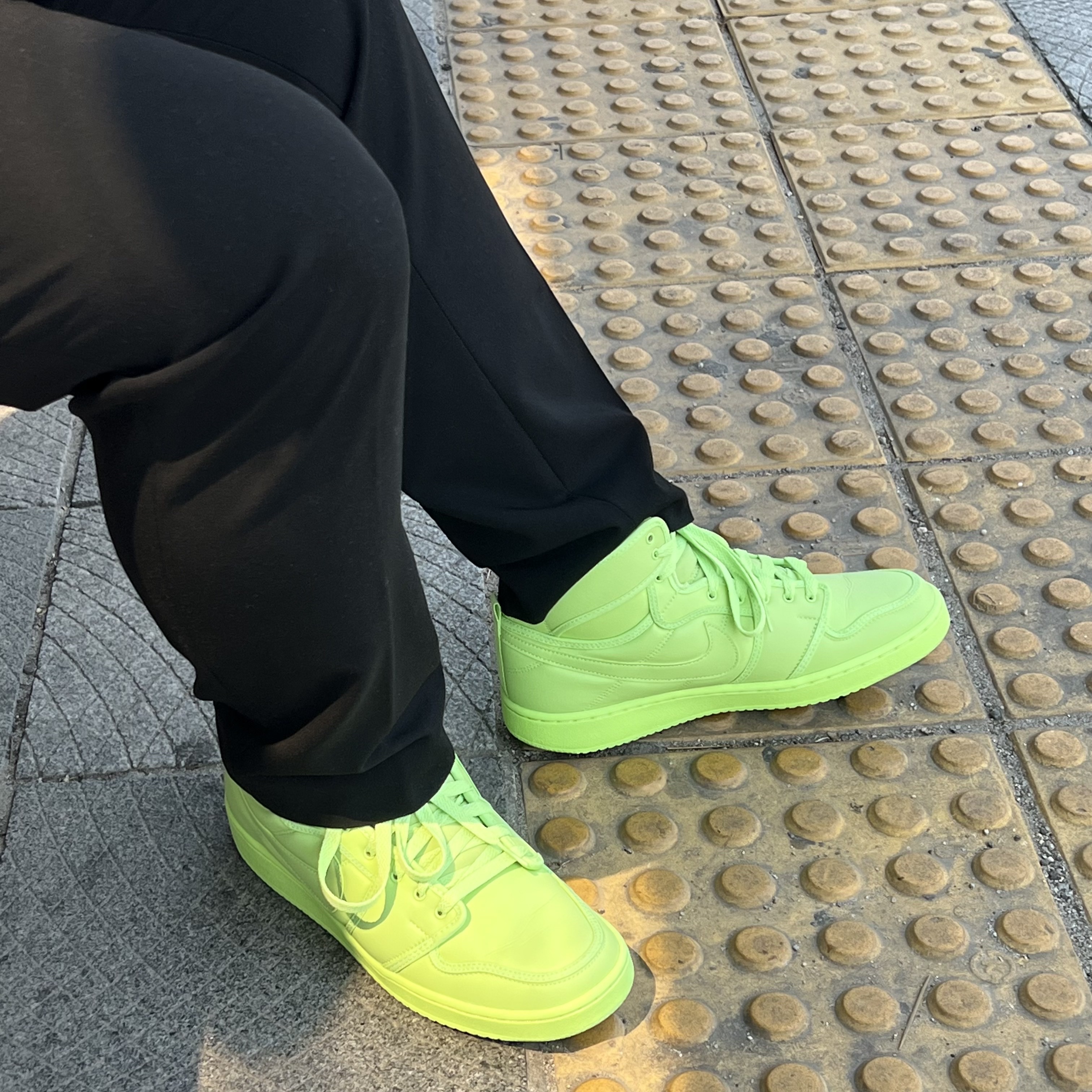 (W) Jordan 1 x Billie Eilish KO SP Lime Green 착용 스타일 - 5
