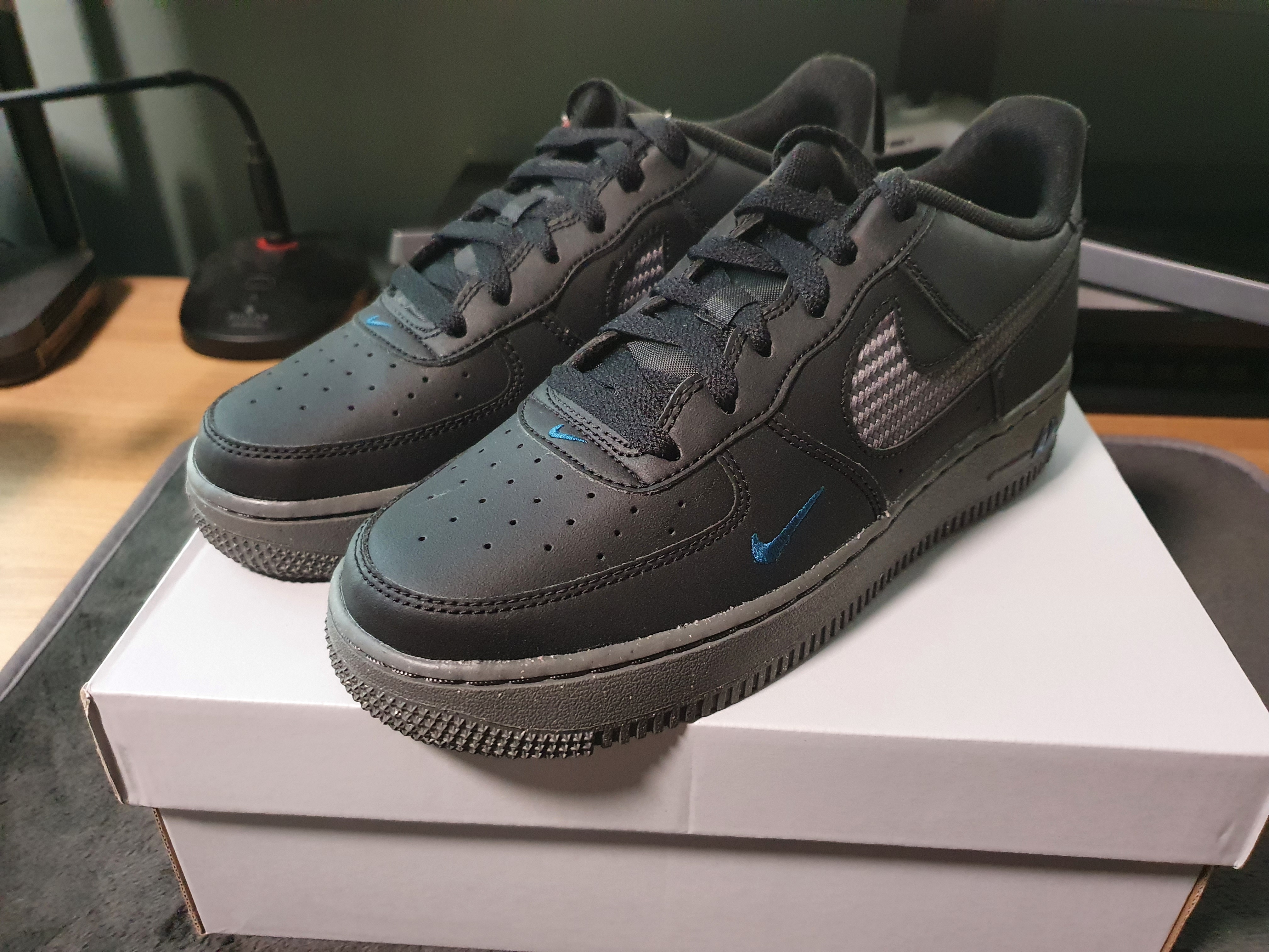 (GS) Nike Air Force 1 JSP Black Iron Grey 착용 스타일 - 2