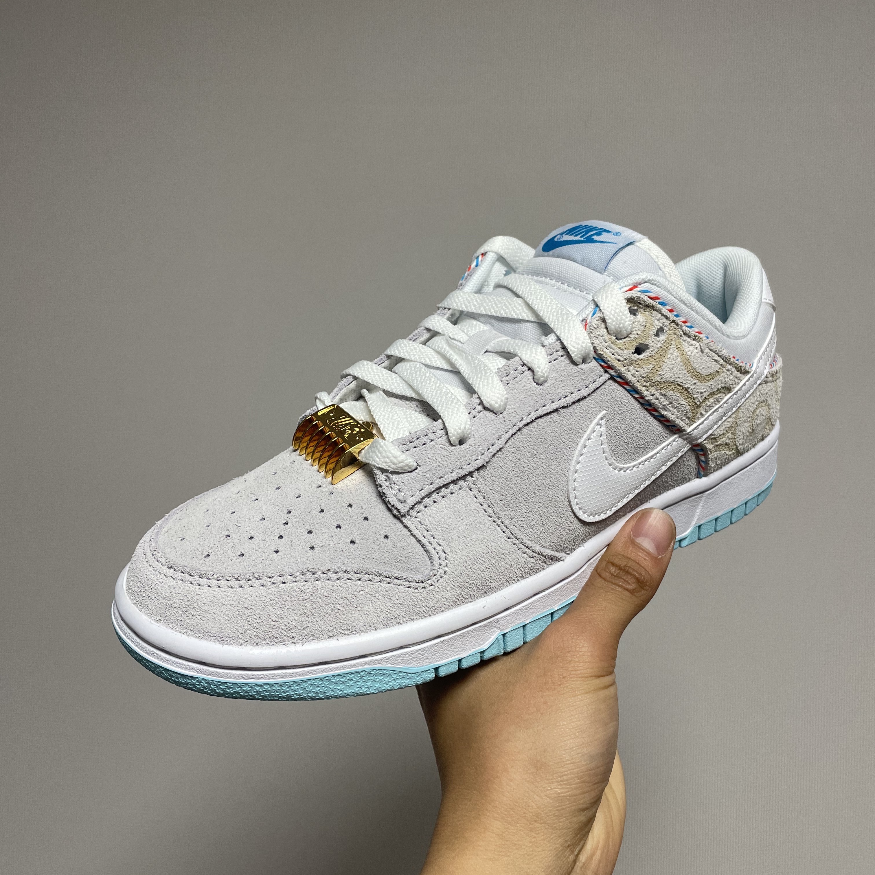 Nike Dunk Low Retro SE Barber Shop Grey 착용 스타일