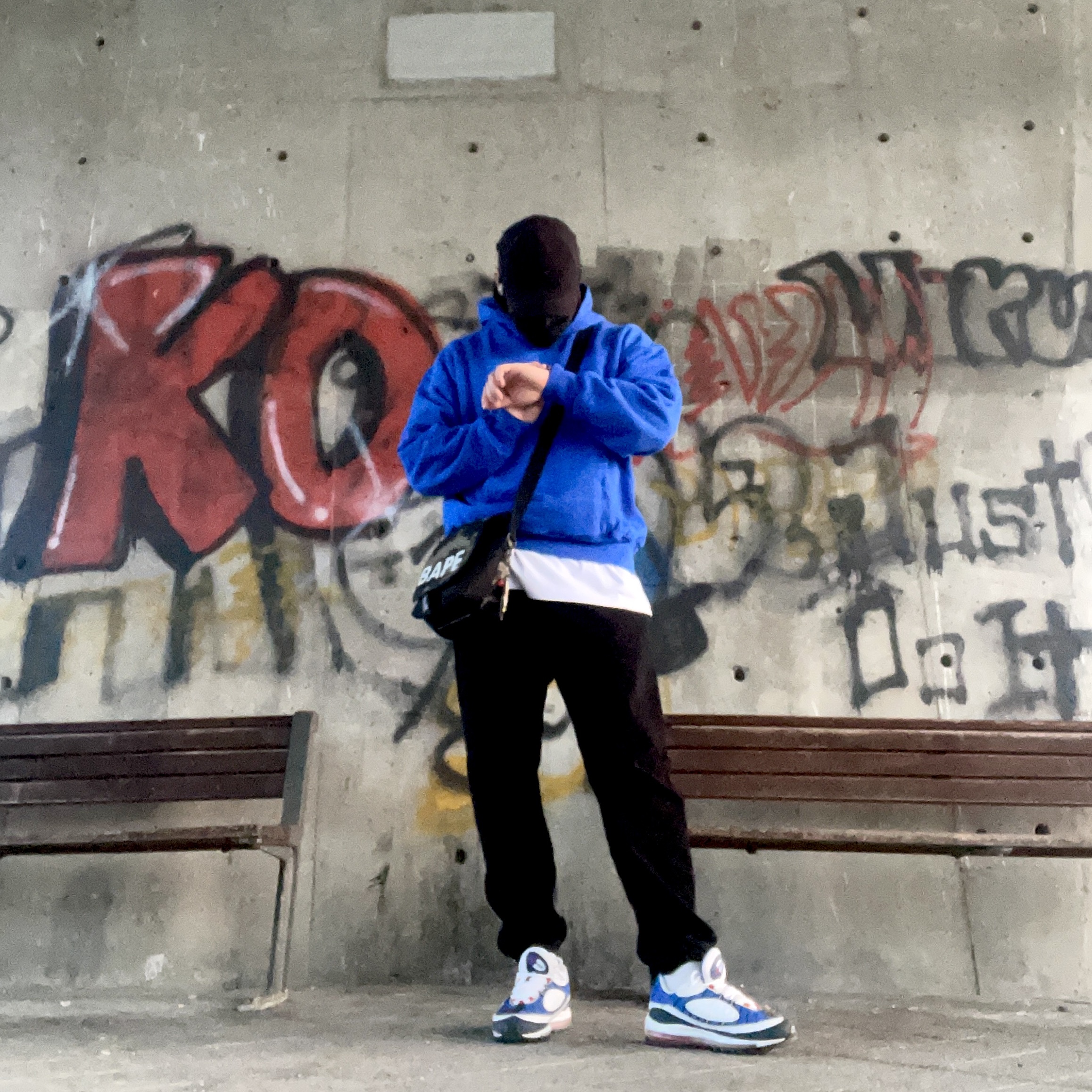Nike x Drake Nocta NRG AU L91 Cap, Yeezy Gap Hoodie Blue 착용 스타일 - 1