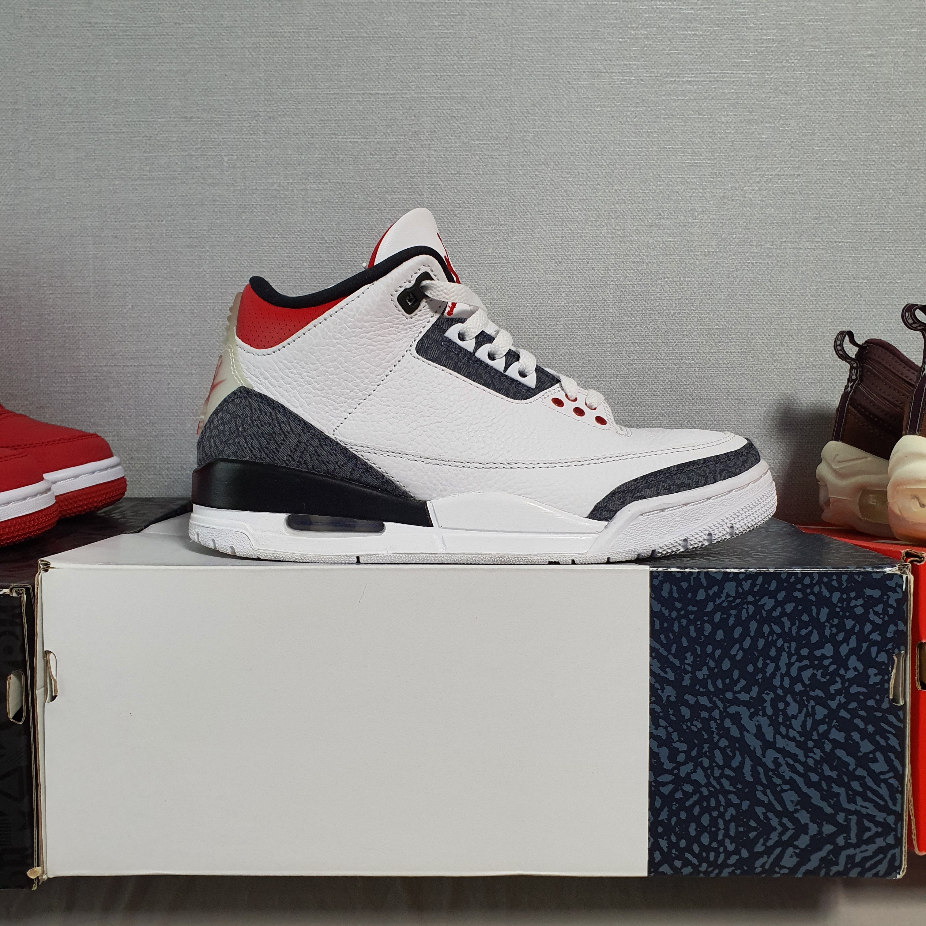 (W) Nike Air Max 97 SE Coffee, Jordan 3 Retro SE Denim Fire Red 착용 스타일 - 2