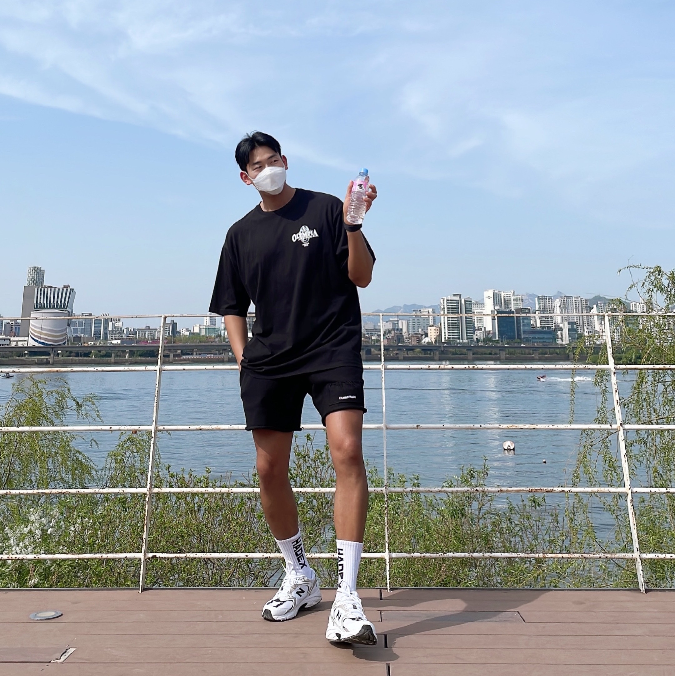 New Balance 530 Off White Gold 착용 스타일