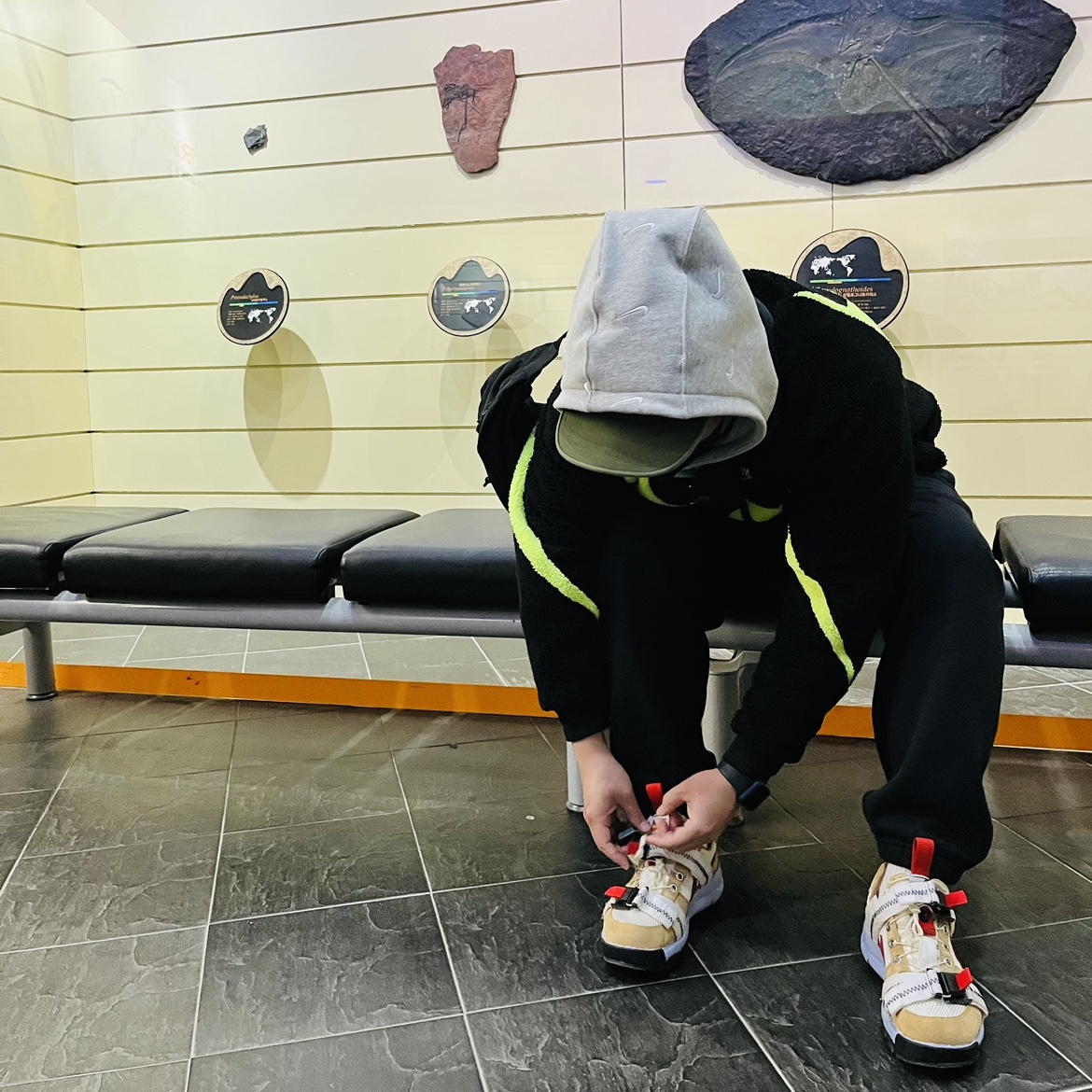Nike NRG Swoosh Logo Hoodie Grey Heather, Nike Big Swoosh Full Zip Jacket Black Volt 착용 스타일