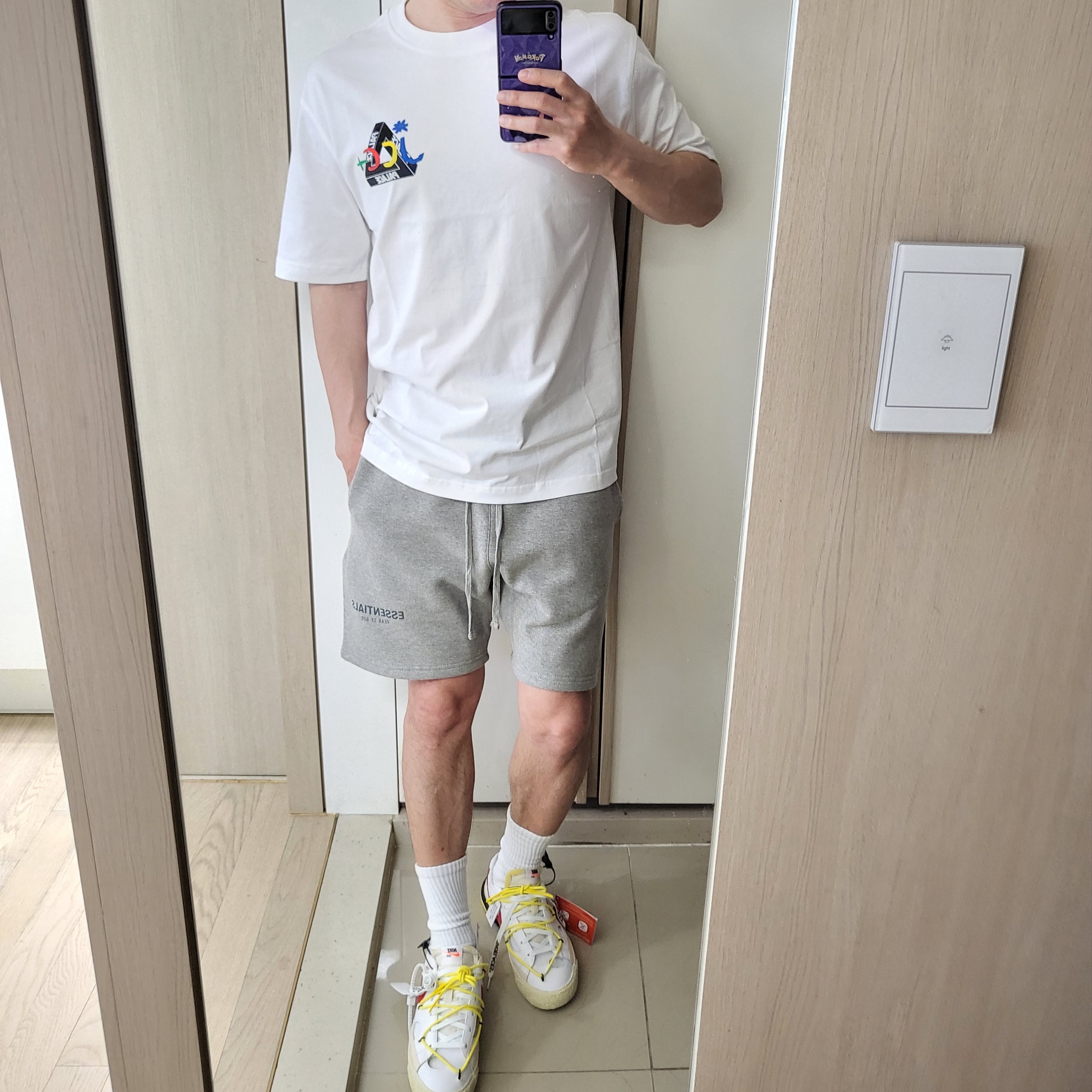 Essentials The Core Collection Sweatshorts Heather Oatmeal, Nike x Off-White Blazer Low '77 White and University Red 착용 스타일