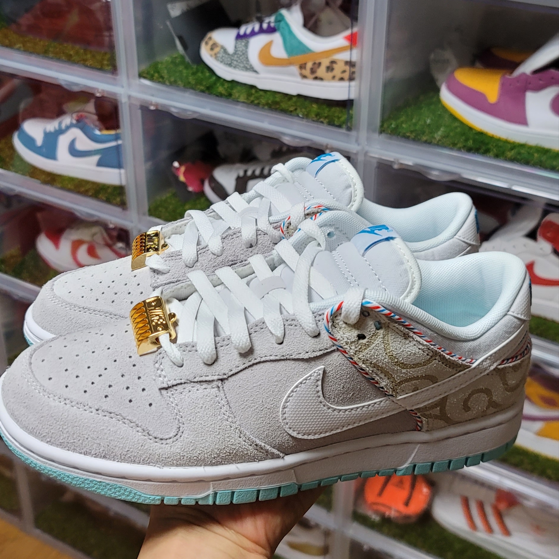 (W) Nike Dunk Low SE Heirloom, Nike Dunk Low Retro SE Barber Shop Grey 착용 스타일 - 4