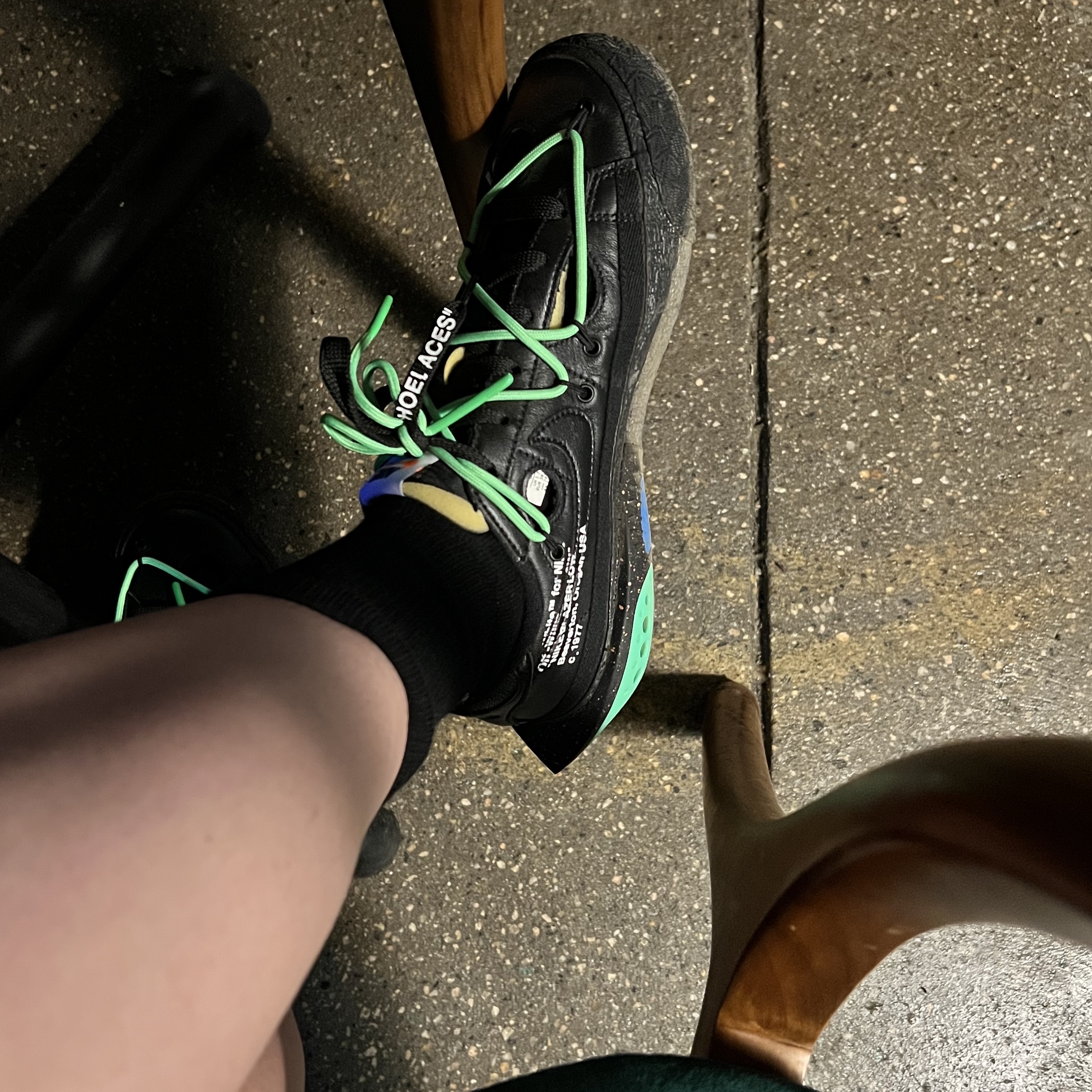 Nike x Off-White Blazer Low '77 Black and Electro Green 착용 스타일 - 2