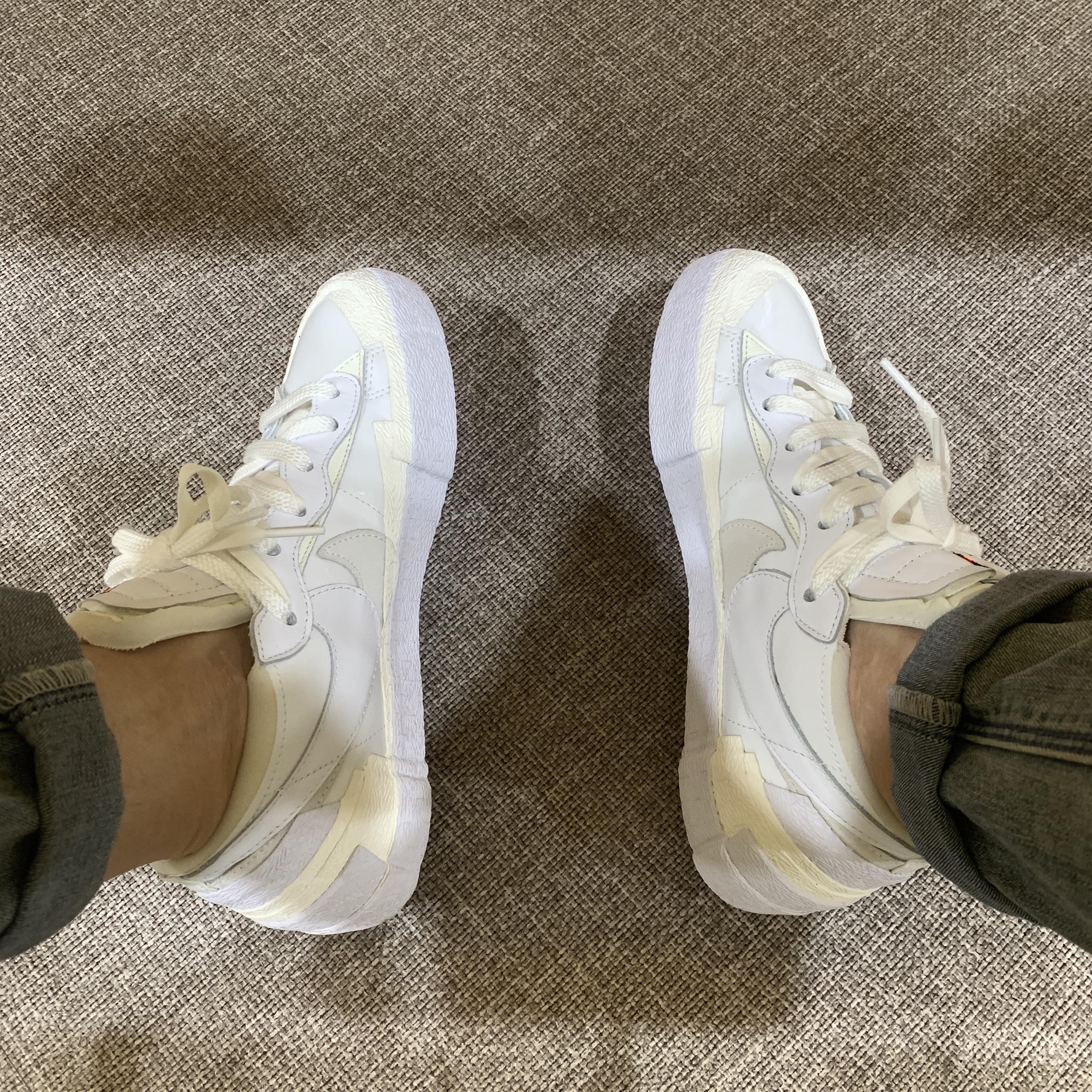 Nike x Sacai Blazer Low White Patent Leather 착용 스타일 - 4