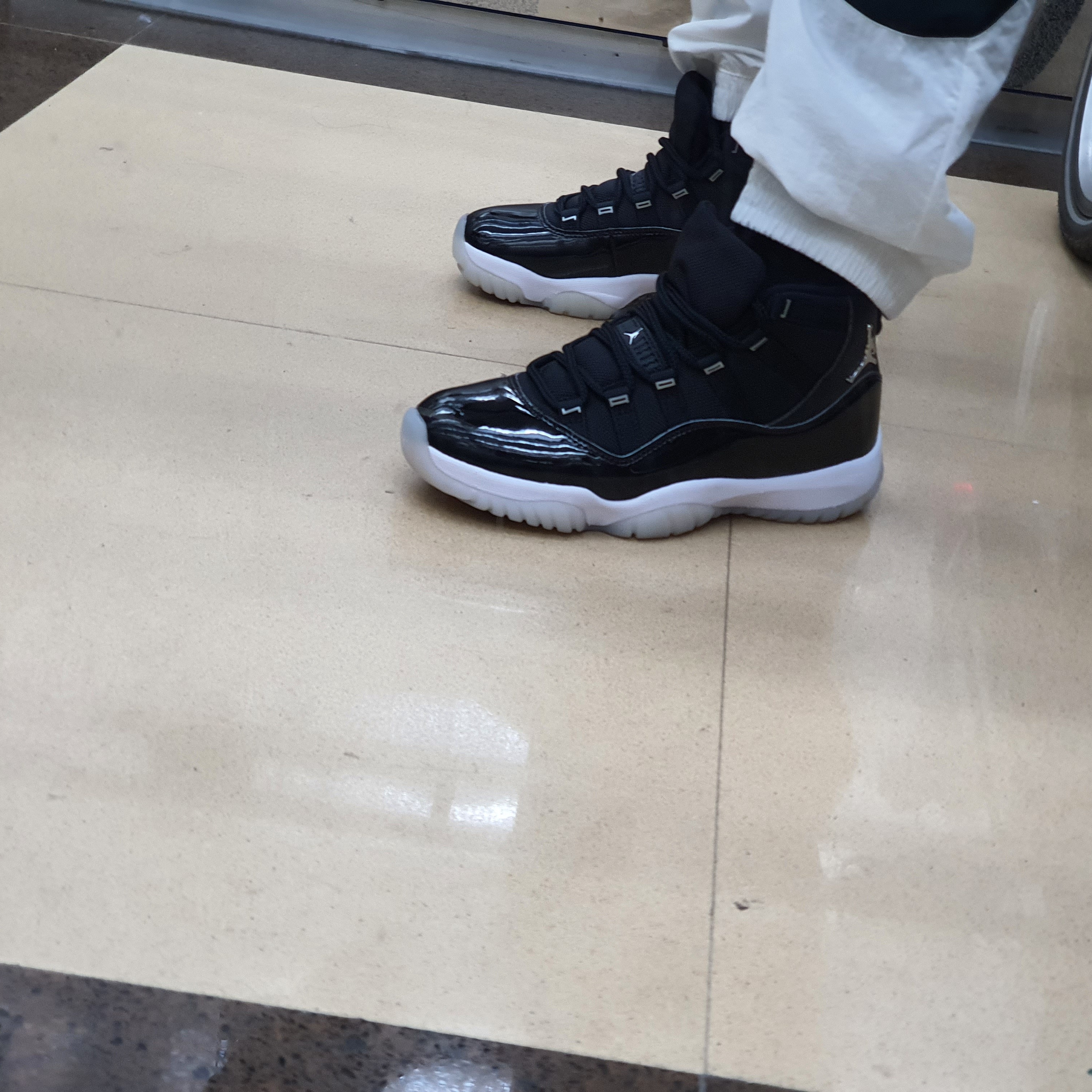 (W) Jordan 11 Retro Jubilee 착용 스타일 - 2