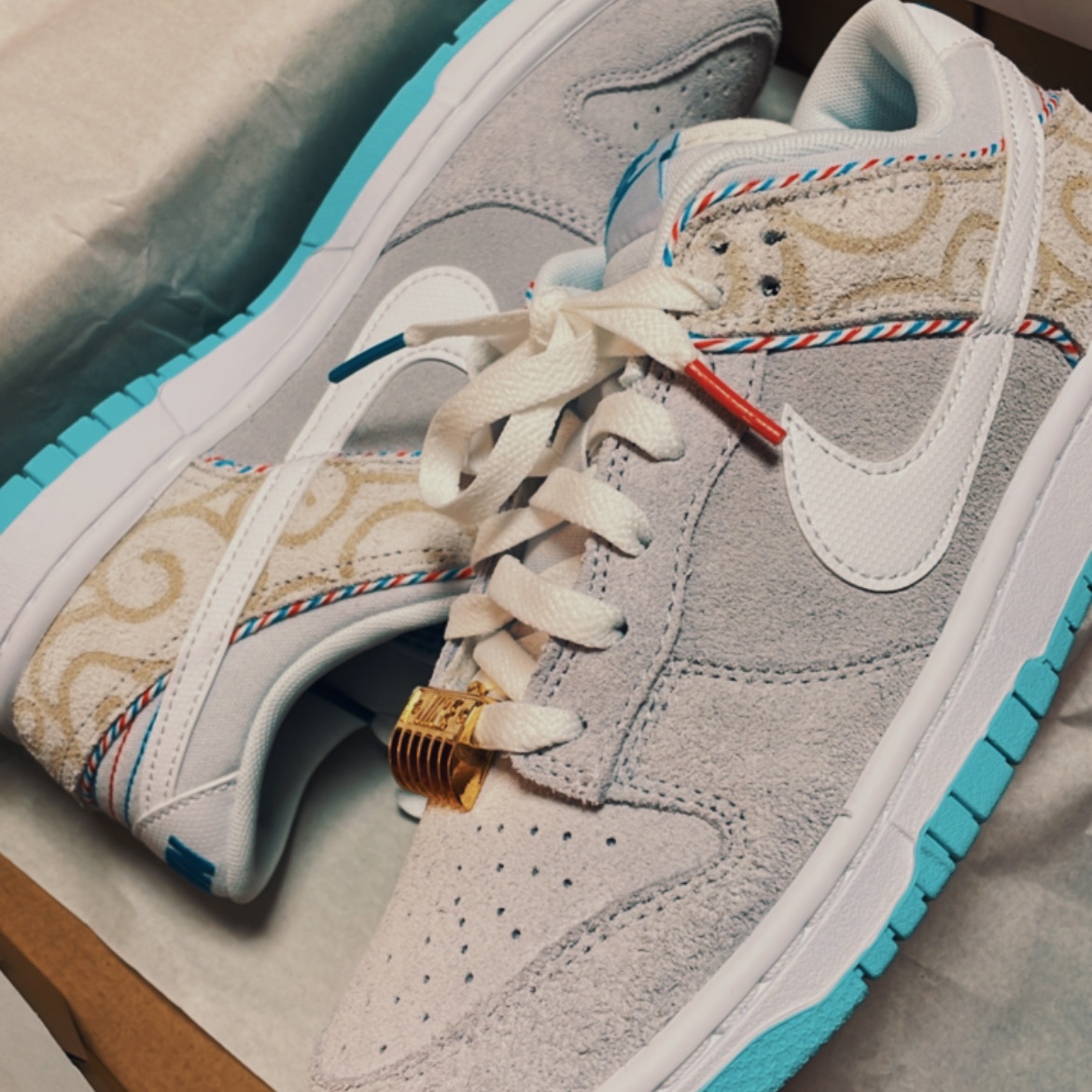 Nike Dunk Low Retro SE Barber Shop Grey 착용 스타일
