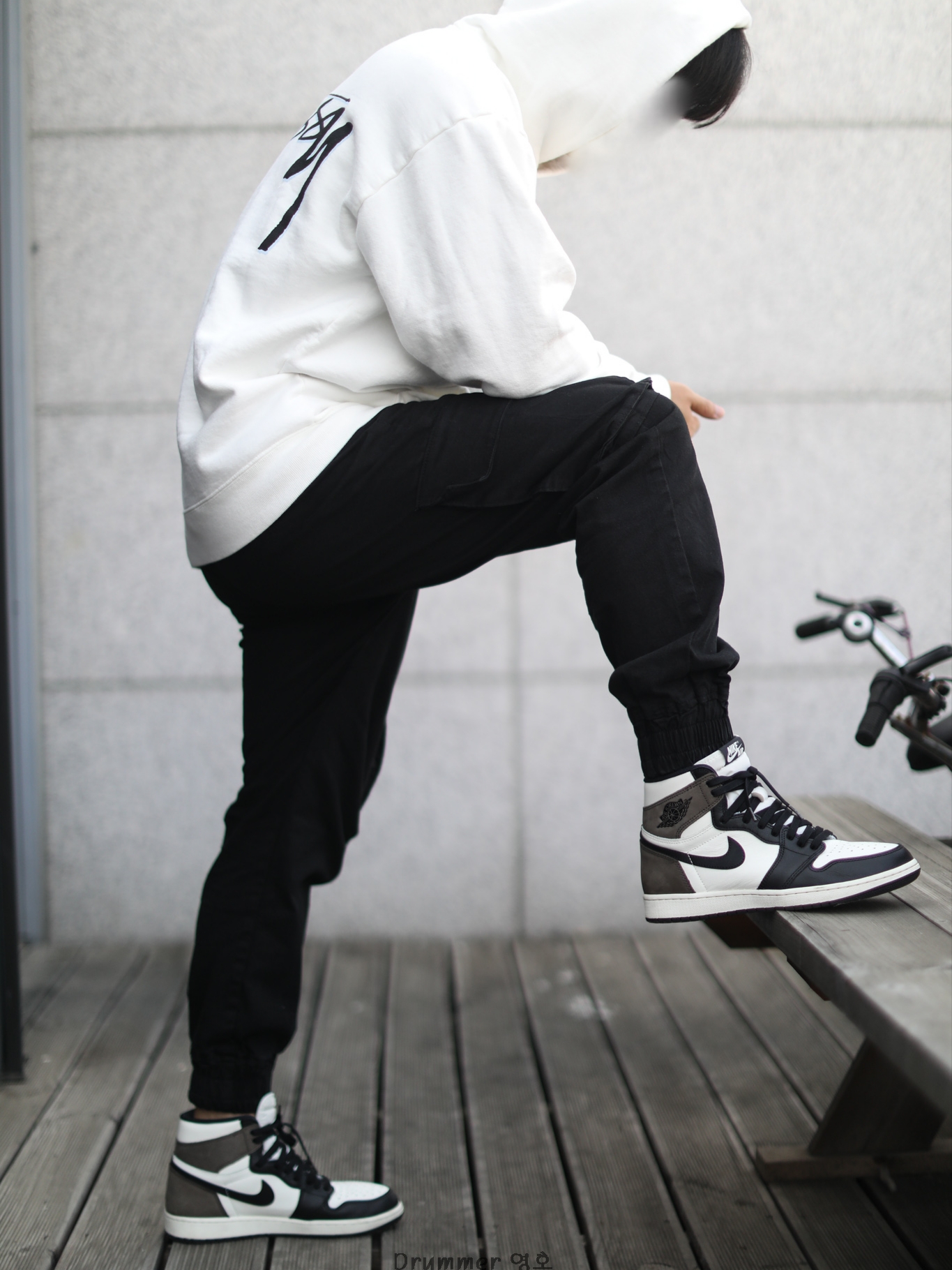 Stussy x Our Legacy Drop Shadow Pigment Dyed Hoodie Natural, Jordan 1 Retro High OG Black Mocha 착용 스타일 - 2