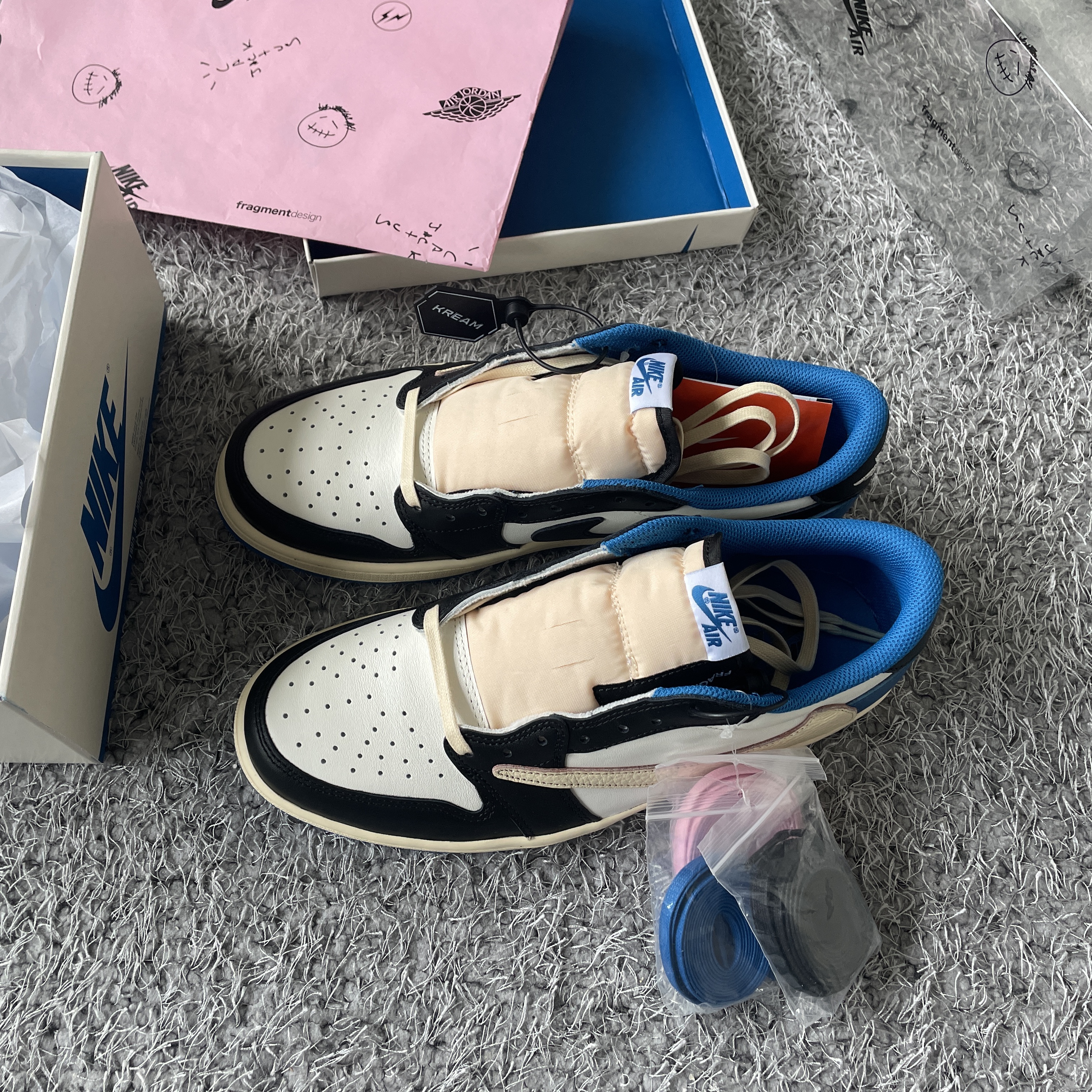 Jordan 1 x Travis Scott x Fragment Retro Low OG SP Military Blue, Jordan 1 Retro High OG Defiant SB LA to Chicago 착용 스타일 - 1