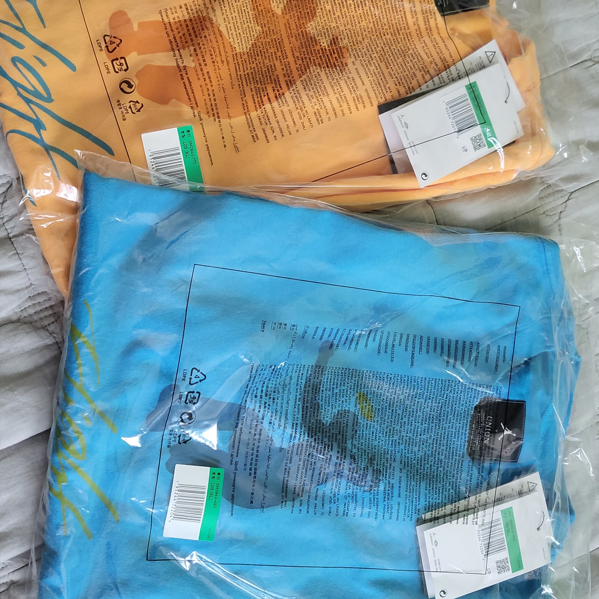 Jordan x Union Graphic T-Shirt Equater Blue - Asia, Jordan x Union Graphic T-Shirt Sport Gold - Asia 착용 스타일
