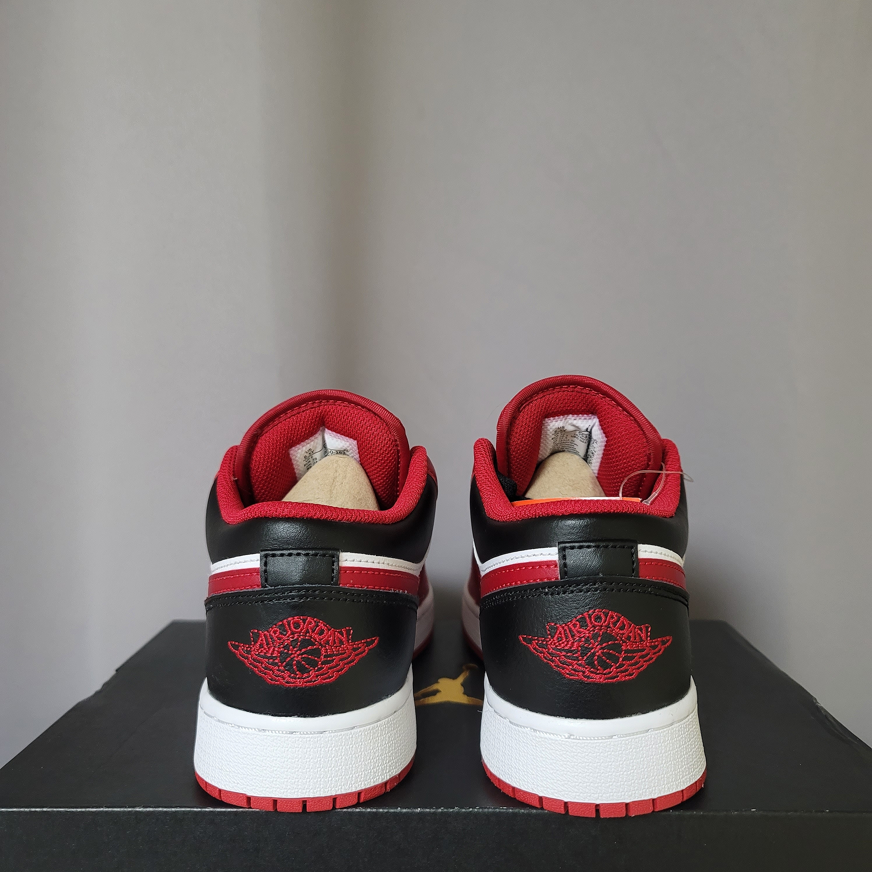 (GS) Jordan 1 Low White Gym Red Black 착용 스타일 - 4