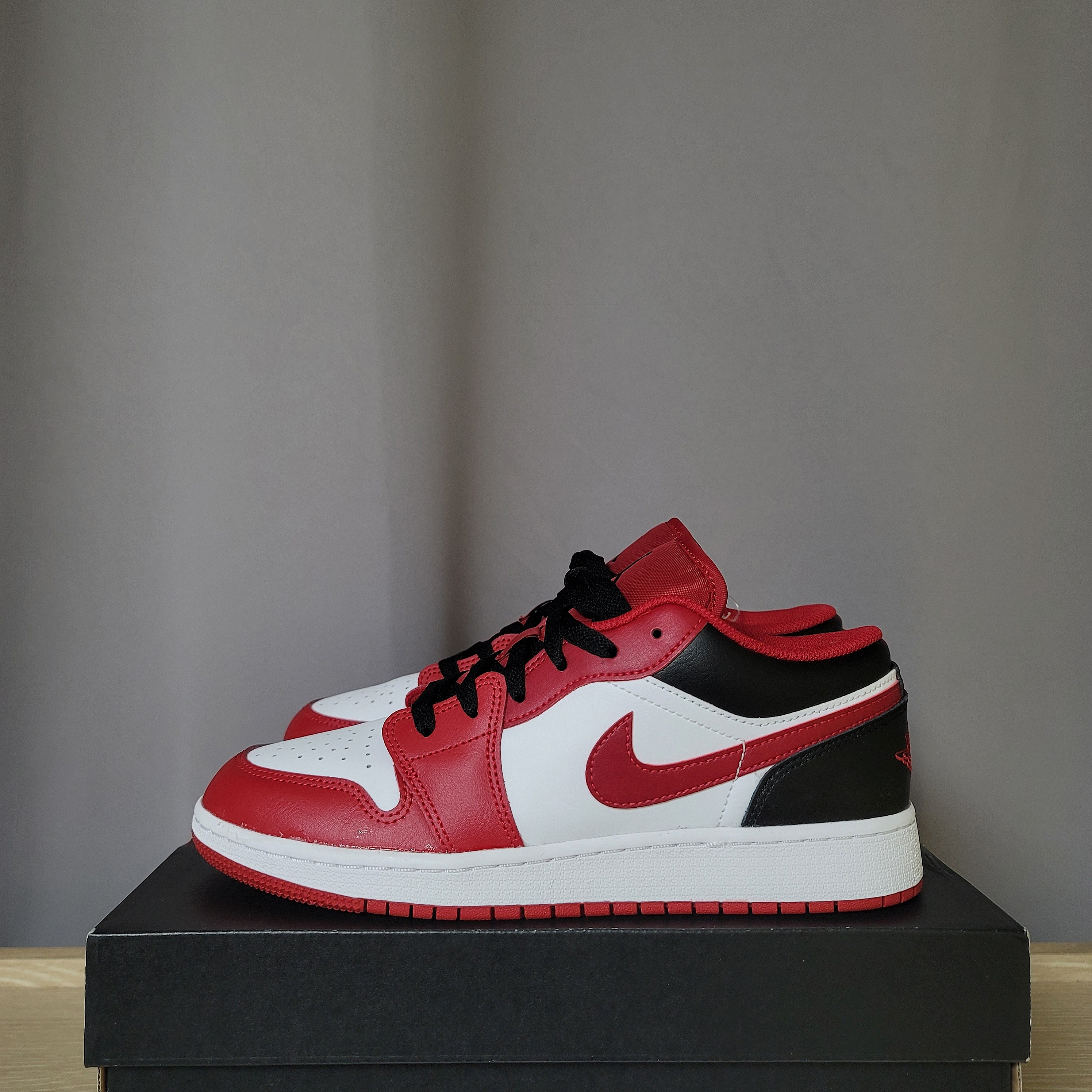 (GS) Jordan 1 Low White Gym Red Black 착용 스타일 - 2