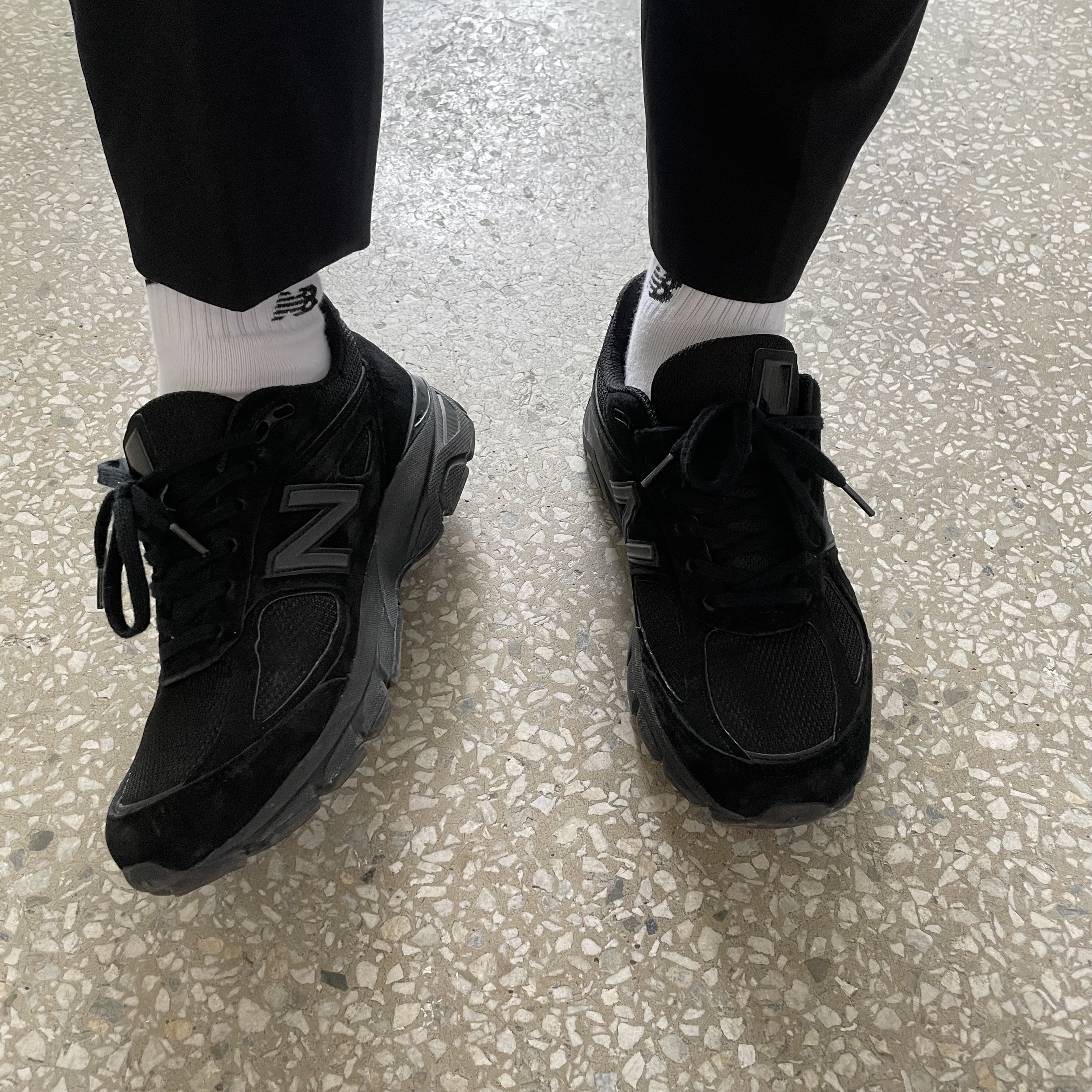 New Balance 990v4 Made in USA Black - D Standard 착용 스타일 - 2