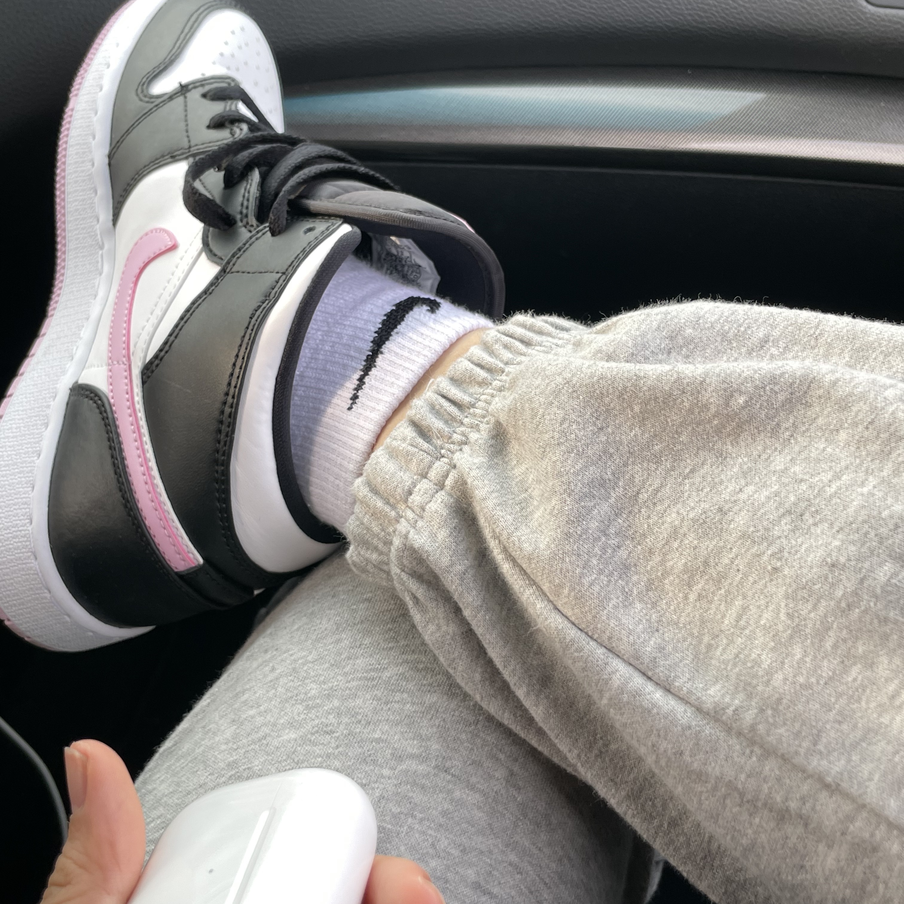 (GS) Jordan 1 Mid Light Arctic Pink 착용 스타일 - 2