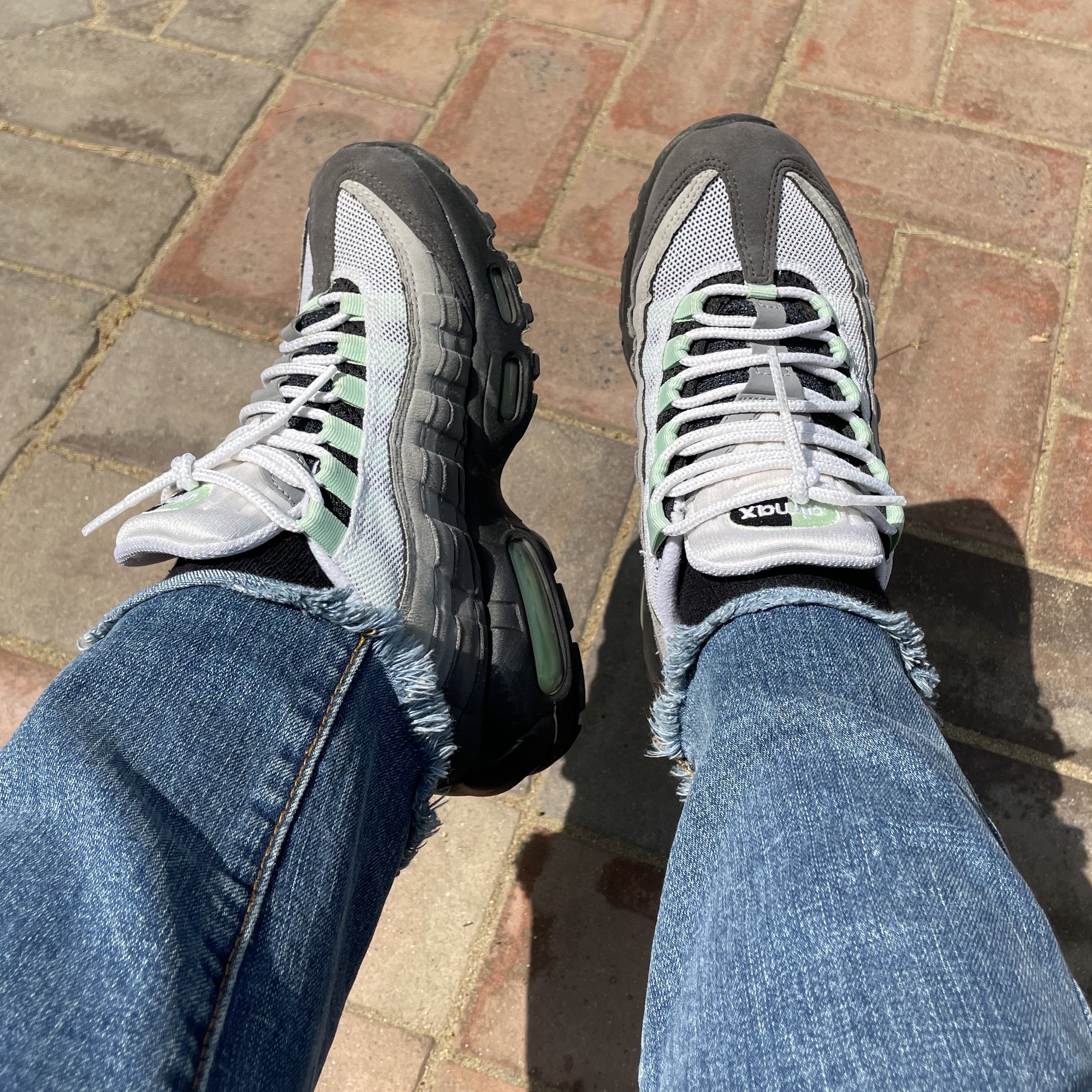 Nike Air Max 95 OG Fresh Mint, A.P.C. Laure Tote Bag Blue 착용 스타일 - 1