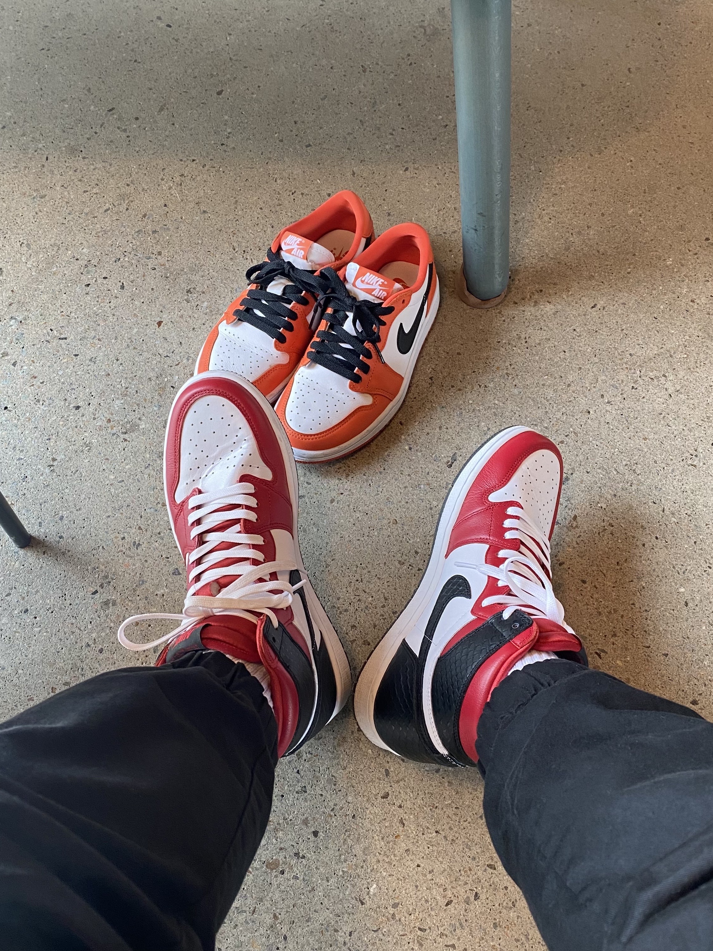 (W) Jordan 1 Retro High Satin Red, (W) Jordan 1 Low OG Starfish 착용 스타일 - 1