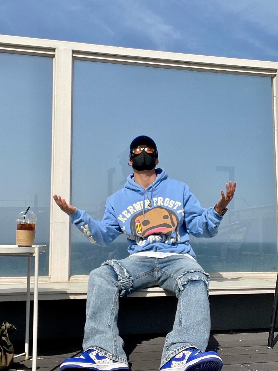 Nike x Supreme SB Dunk Low Hyper Blue 착용 스타일 - 1