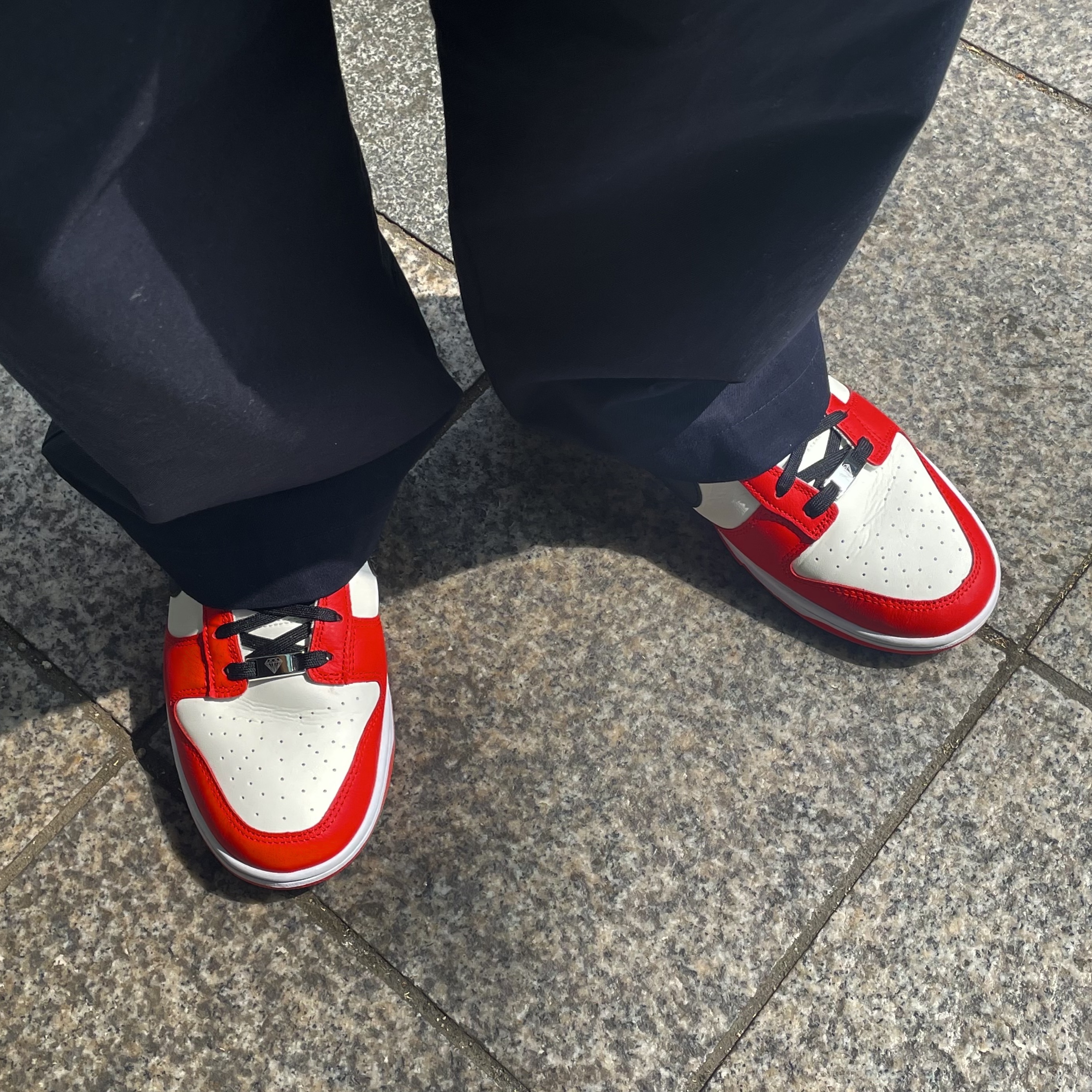 Nike x NBA Dunk Low Retro EMB Black and Chile Red 착용 스타일