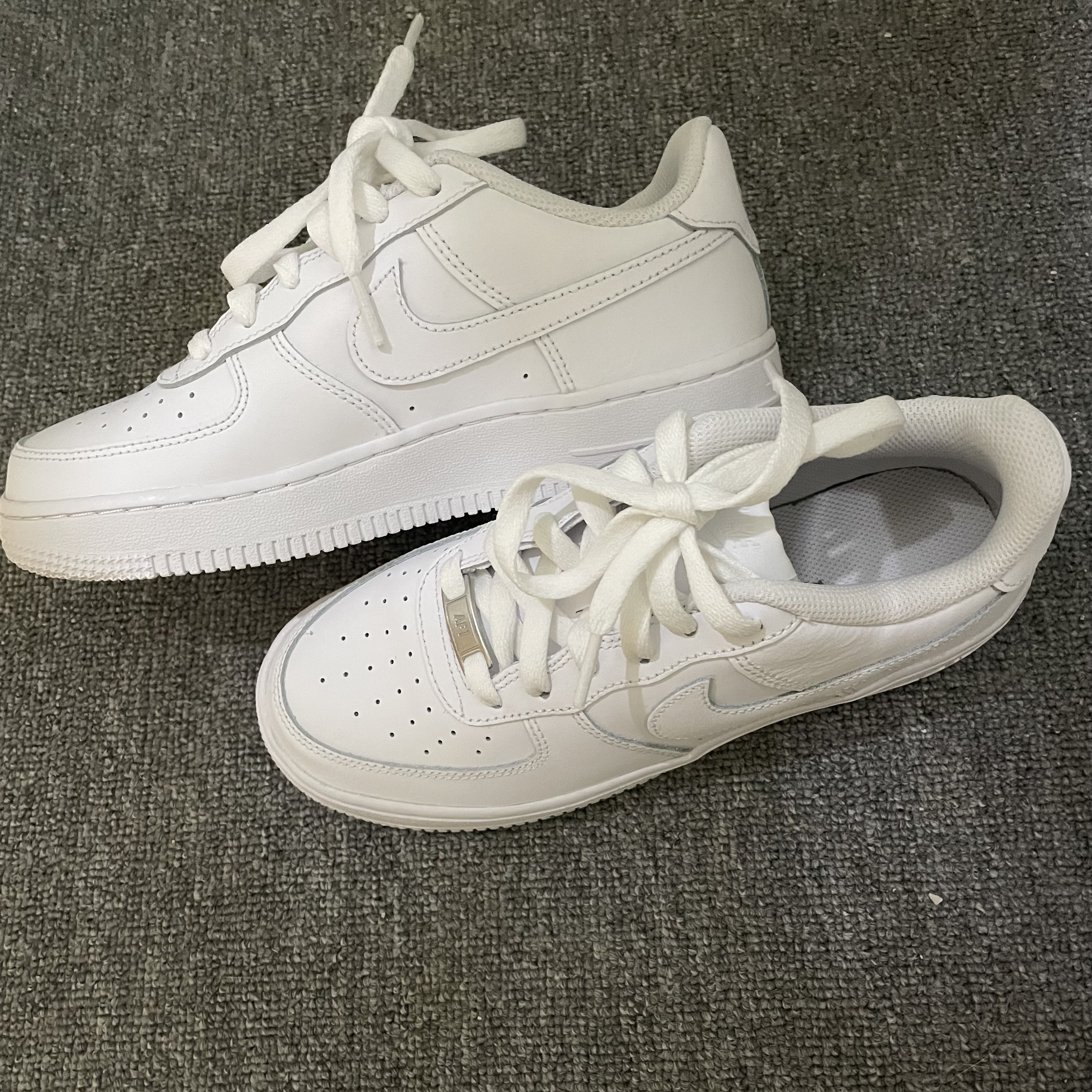 (GS) Nike Air Force 1 LE White 착용 스타일
