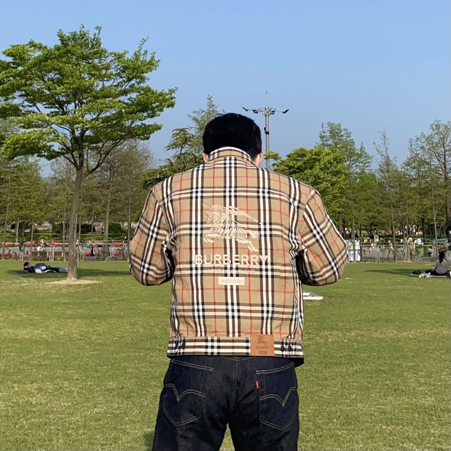 Supreme x Burberry Denim Trucker Jacket Beige - 22SS 착용 스타일