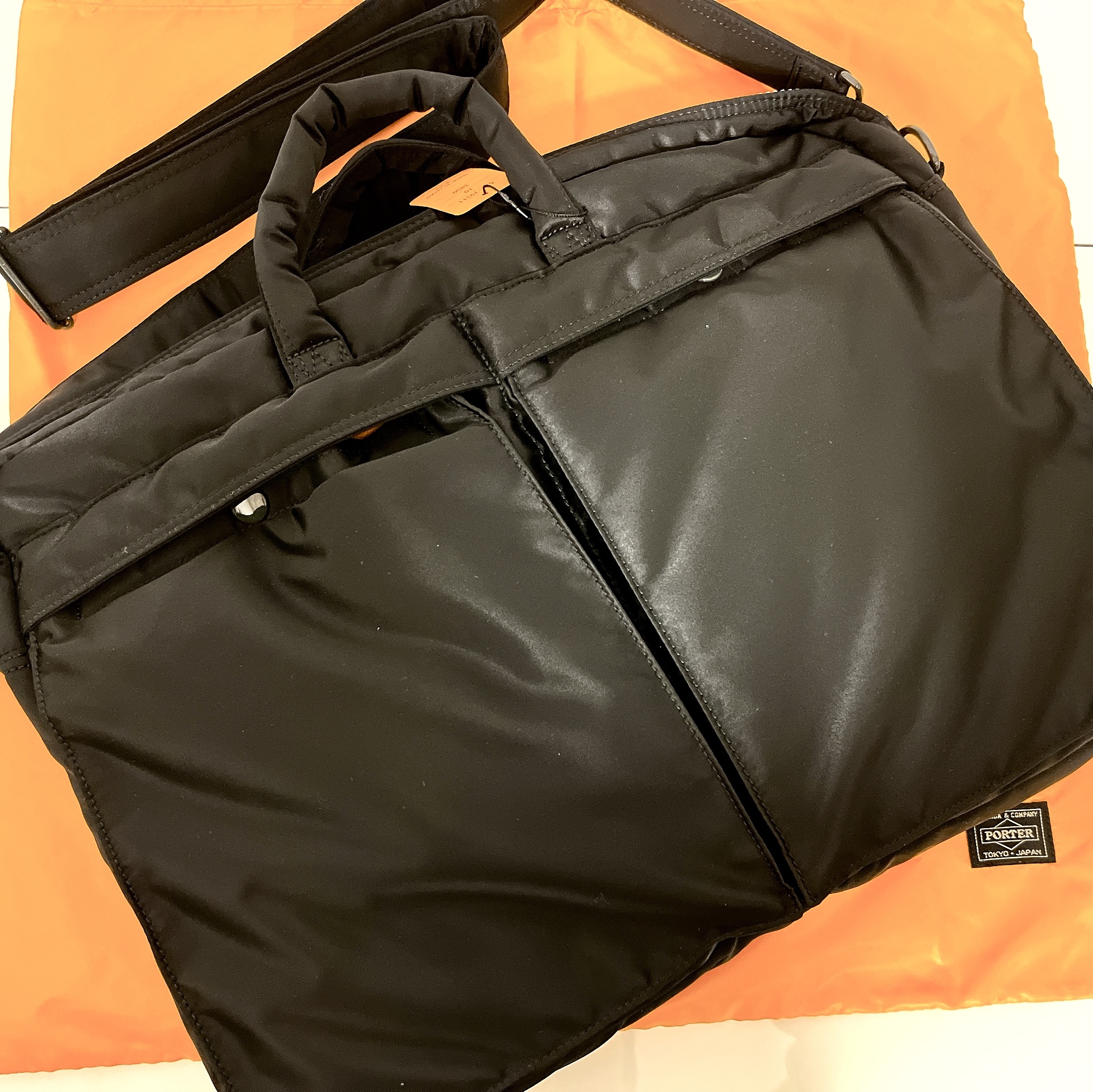 Porter Tanker 2Way Briefcase Black 착용 스타일 - 1
