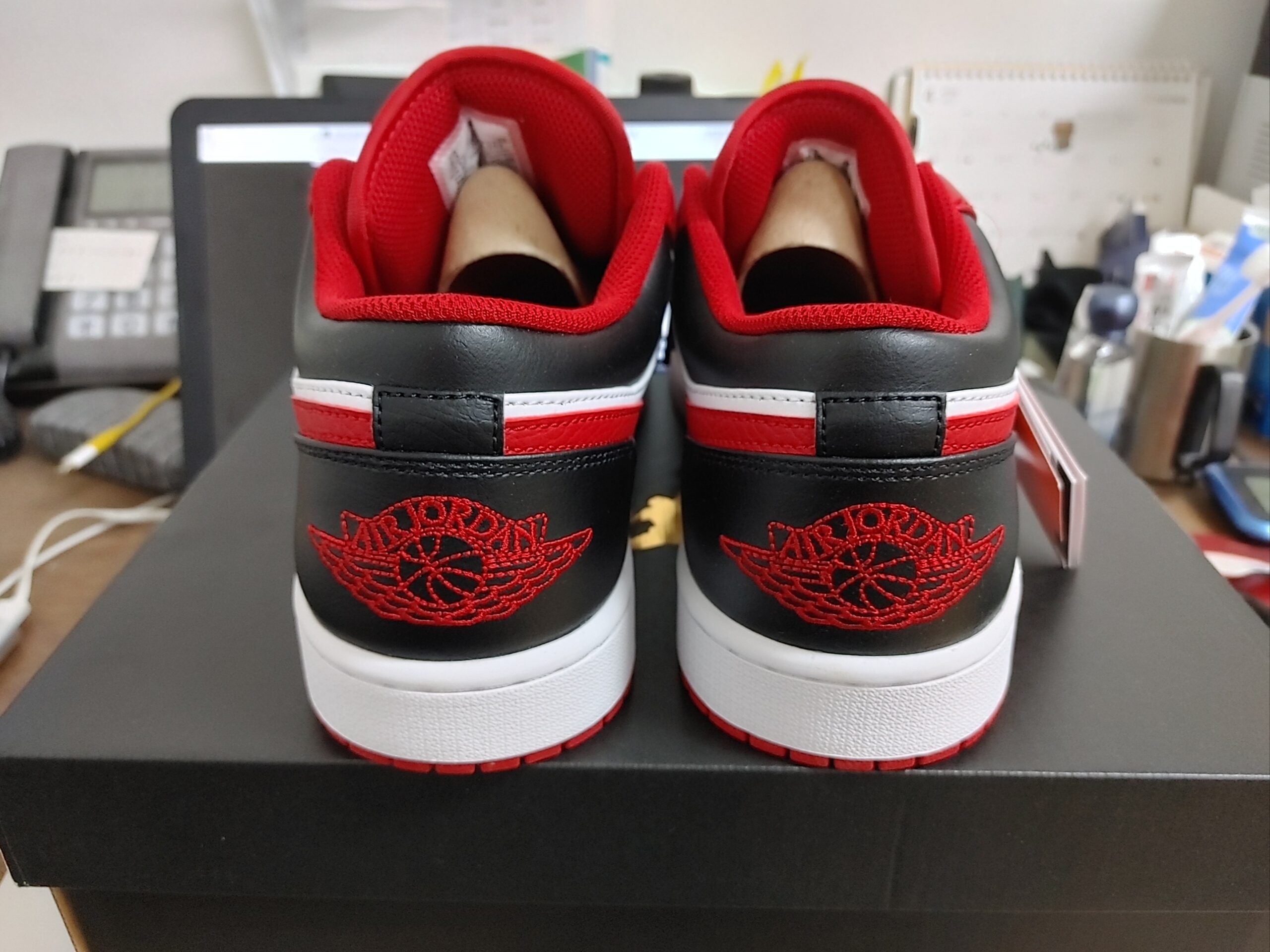 Jordan 1 Low White Gym Red Black 착용 스타일 - 2