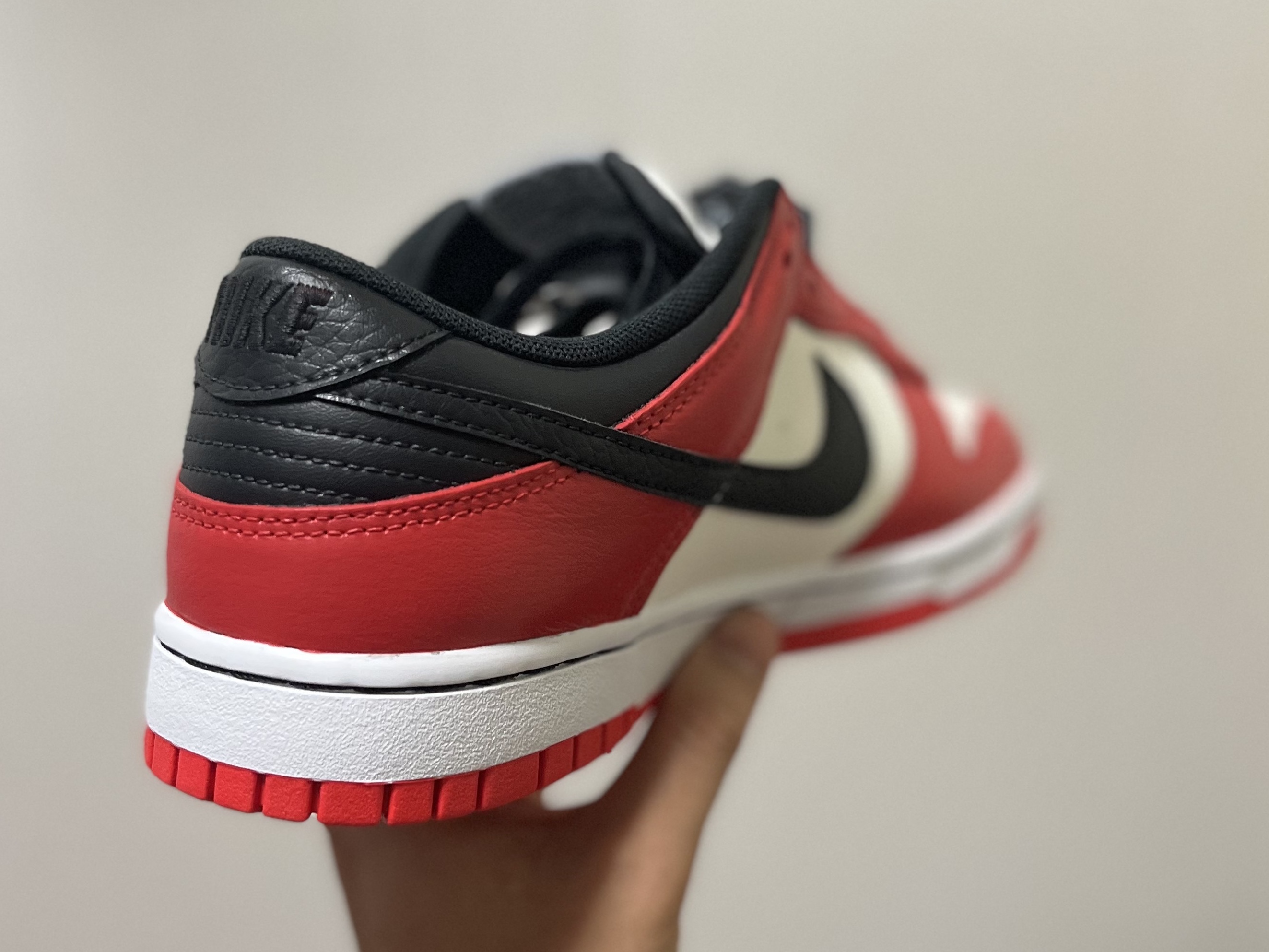 Nike x NBA Dunk Low Retro EMB Black and Chile Red, (GS) Nike x NBA Dunk Low Black and Chile Red 착용 스타일 - 2