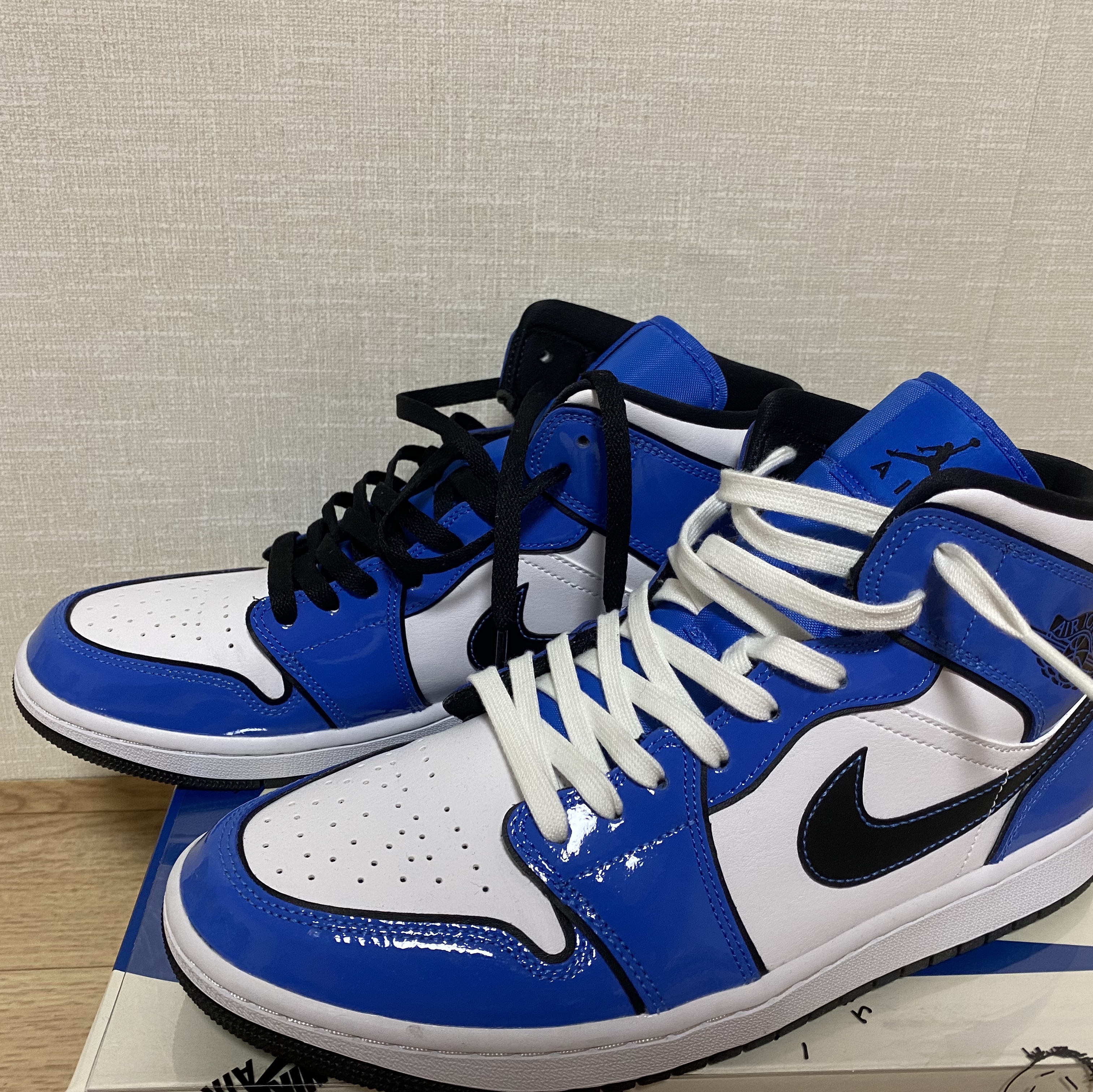 Jordan 1 Mid SE Signal Blue 착용 스타일 - 2